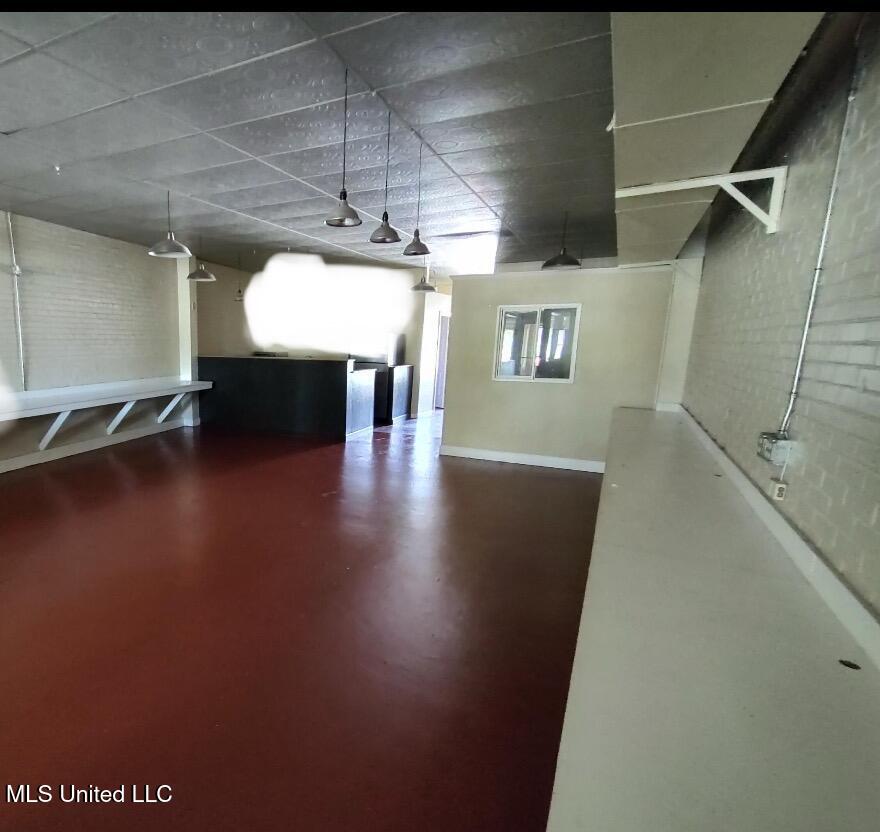 5013 Main Street Property Photo 7
