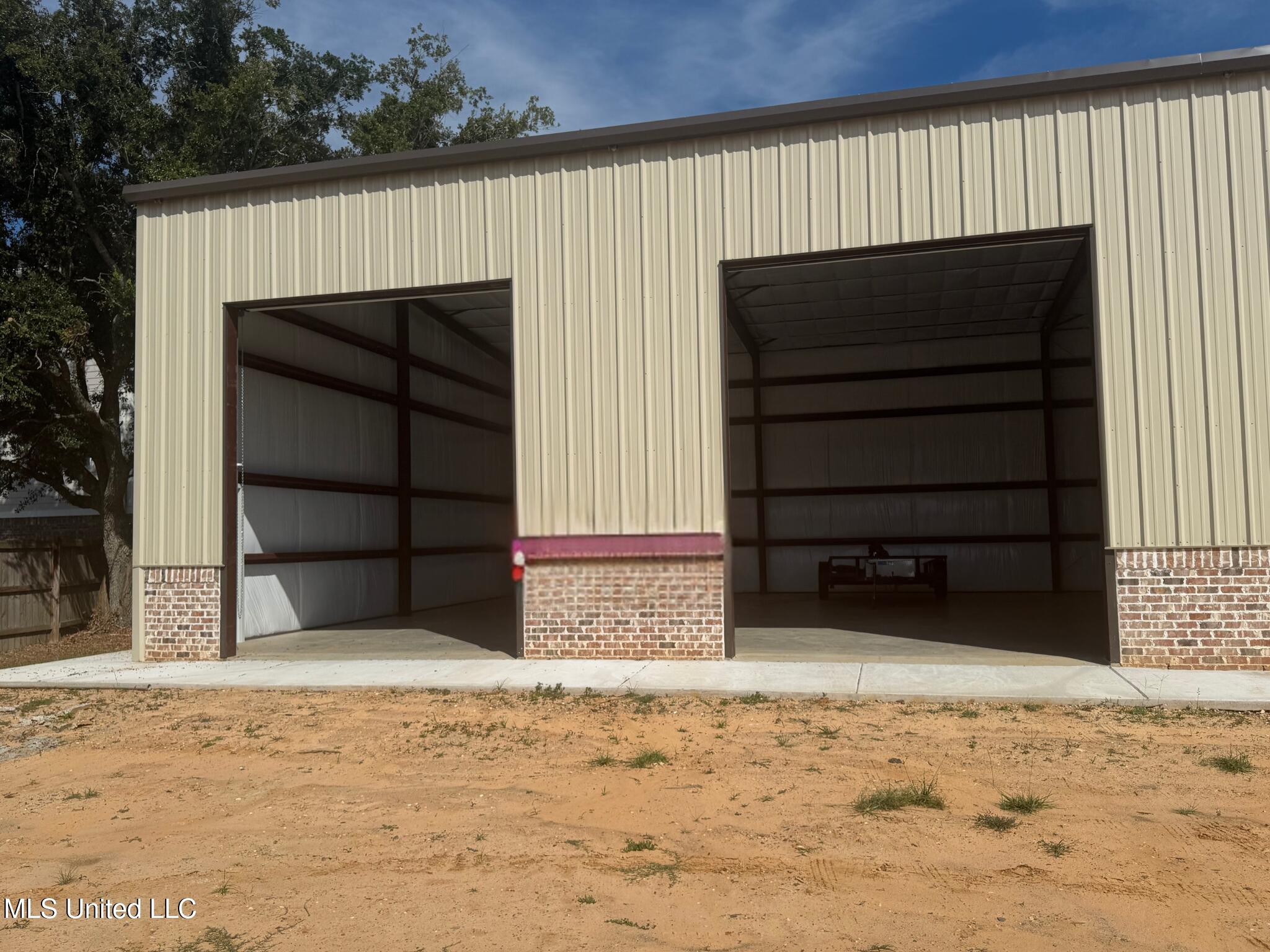 4492 Popps Ferry Road Property Photo 1