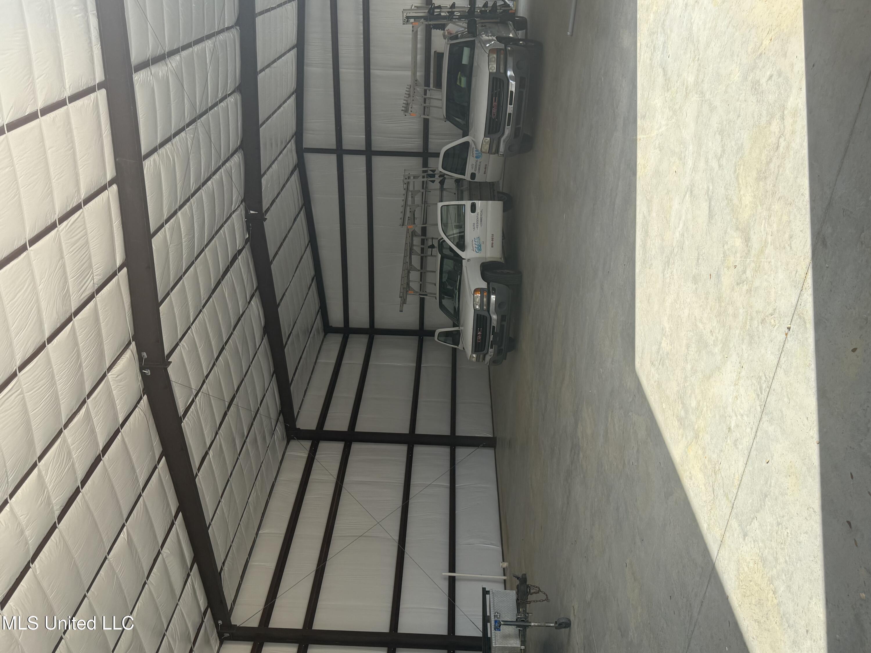 4492 Popps Ferry Road Property Photo 3