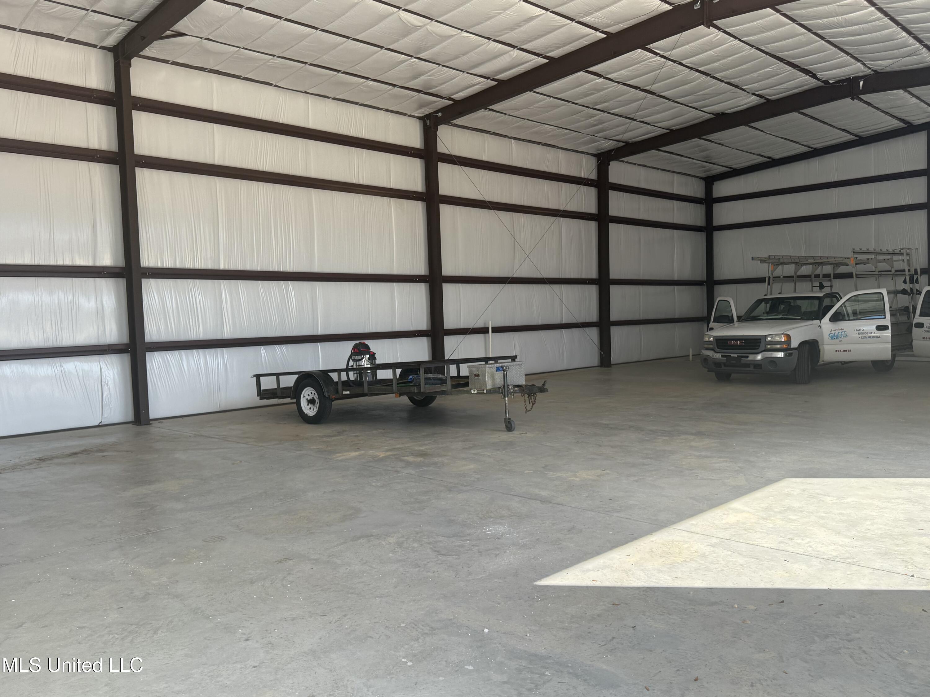 4492 Popps Ferry Road Property Photo 4