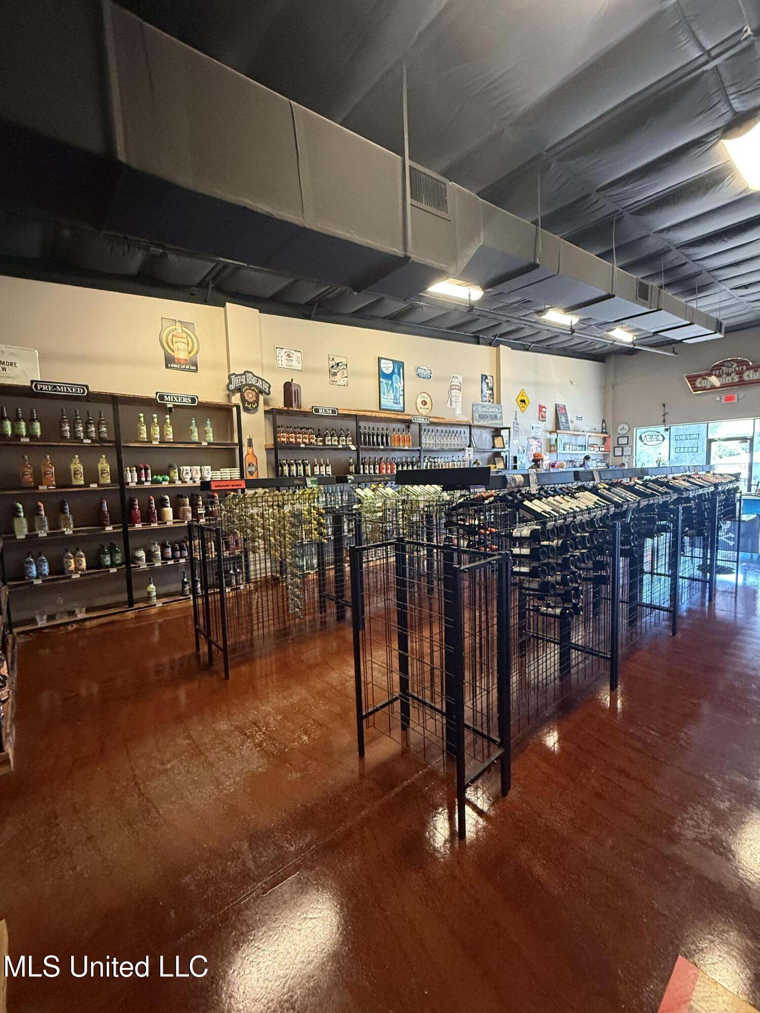 4495 Popps Ferry Road Property Photo 2