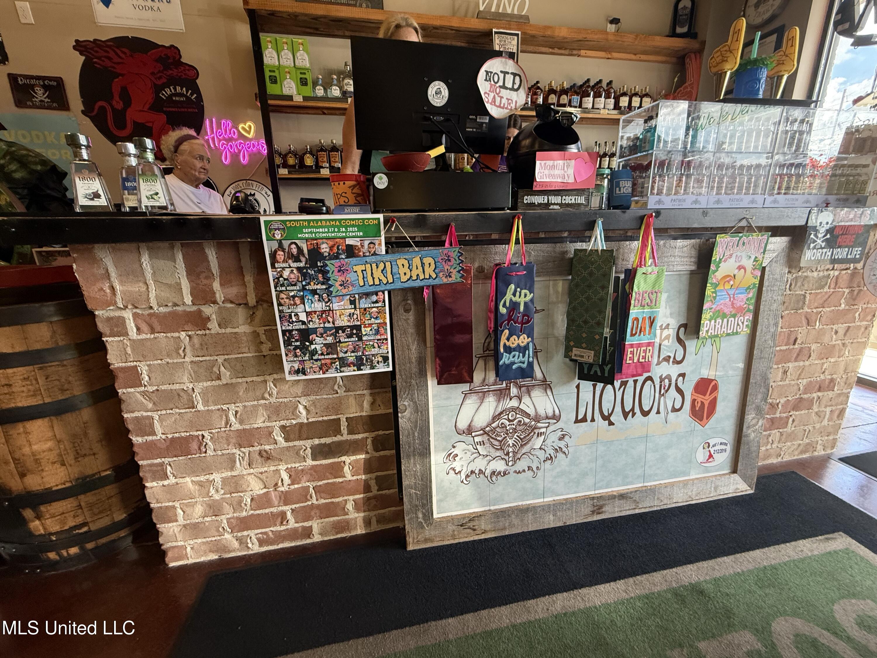 4495 Popps Ferry Road Property Photo 4