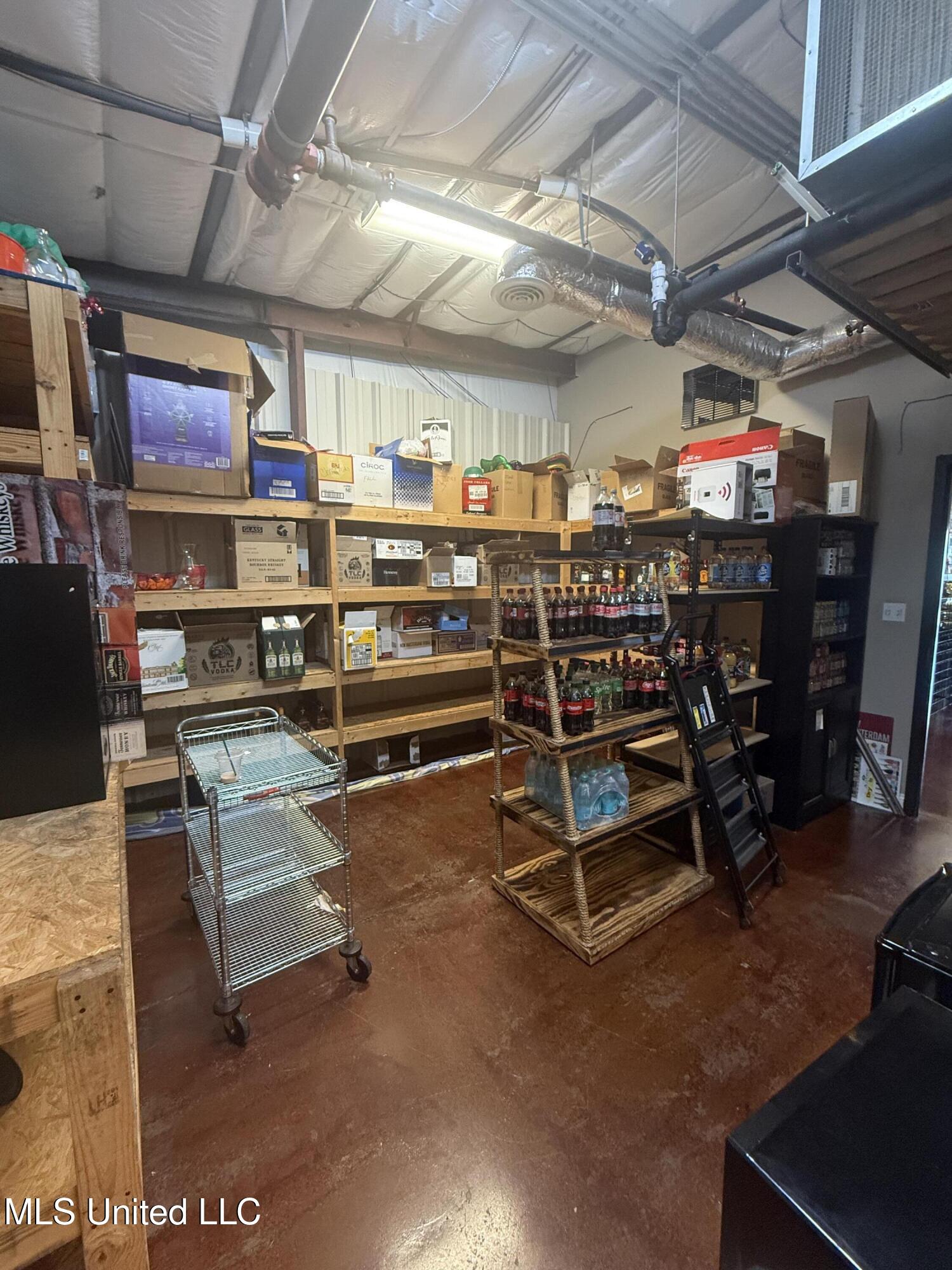 4495 Popps Ferry Road Property Photo 6