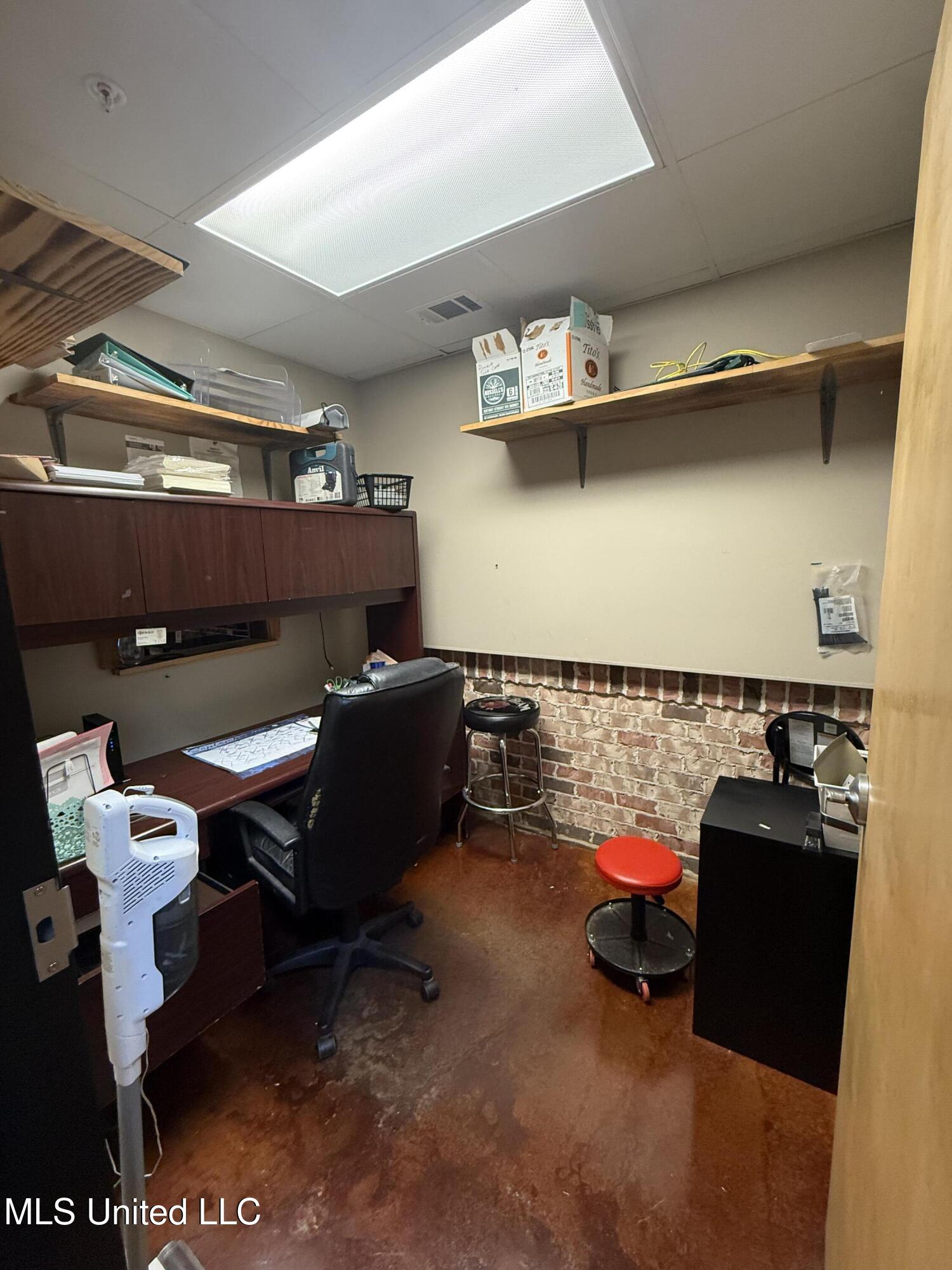 4495 Popps Ferry Road Property Photo 7