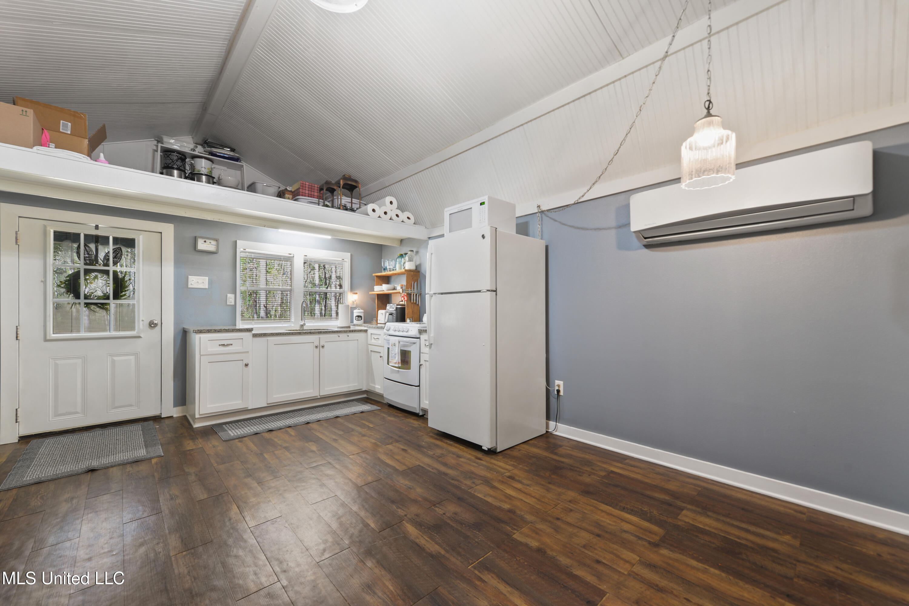 132 Nancy Lane Property Photo 4