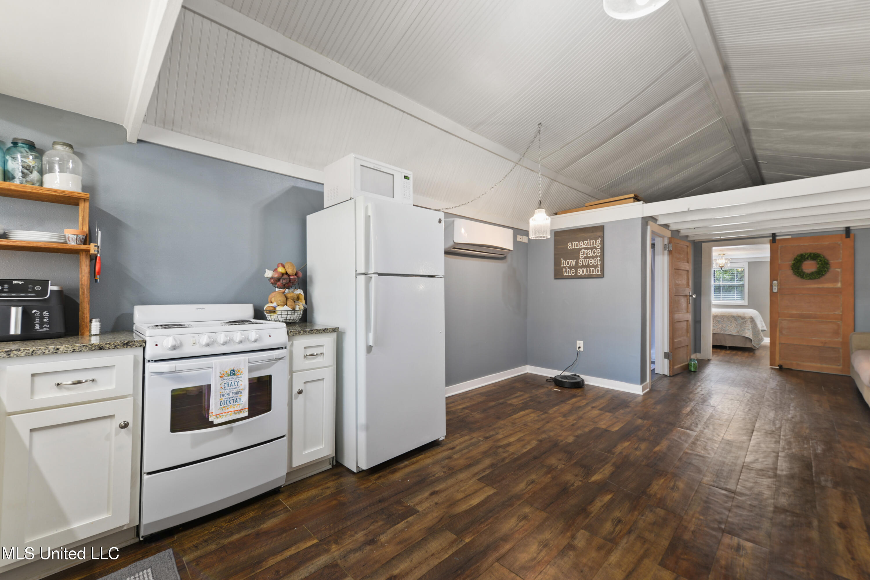 132 Nancy Lane Property Photo 5