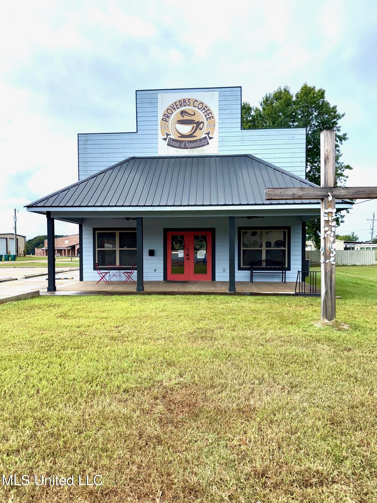 779 16 Highway Property Photo 2