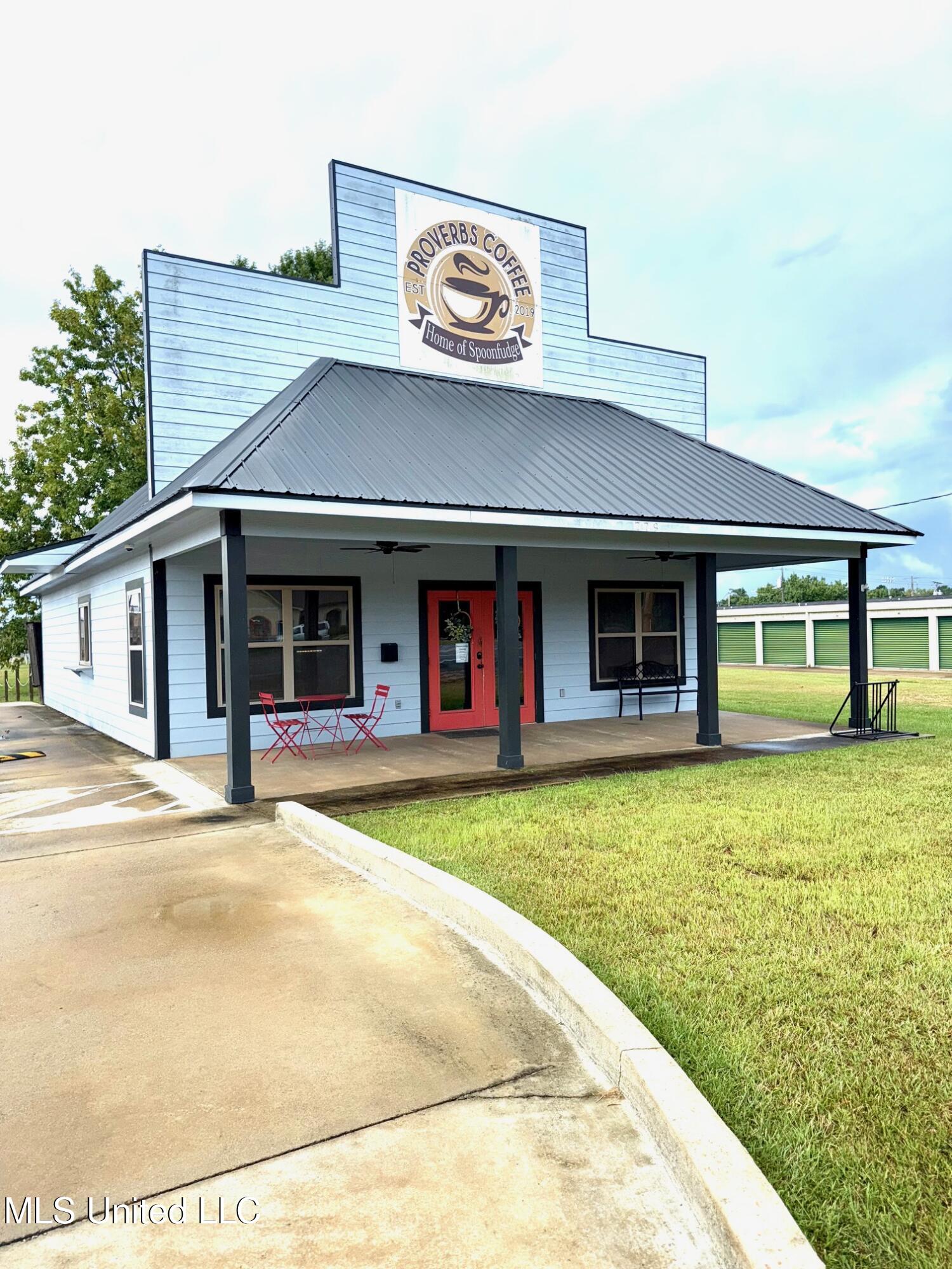 779 16 Highway Property Photo 3