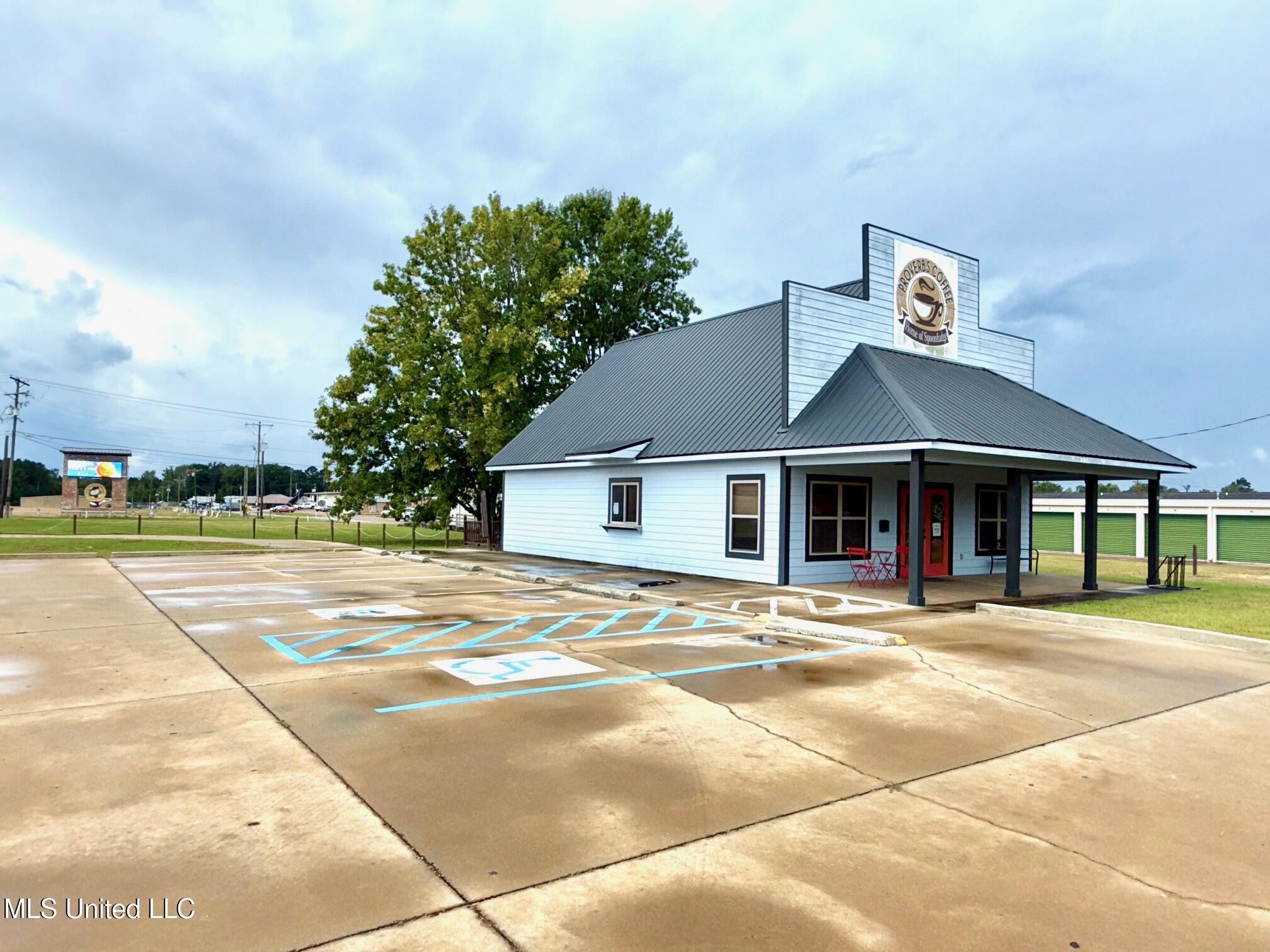 779 16 Highway Property Photo 4