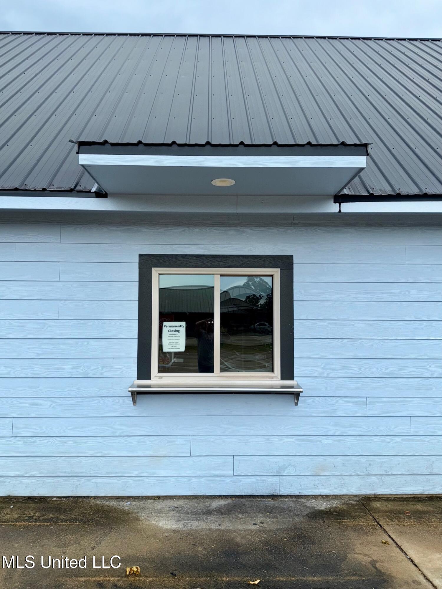 779 16 Highway Property Photo 6