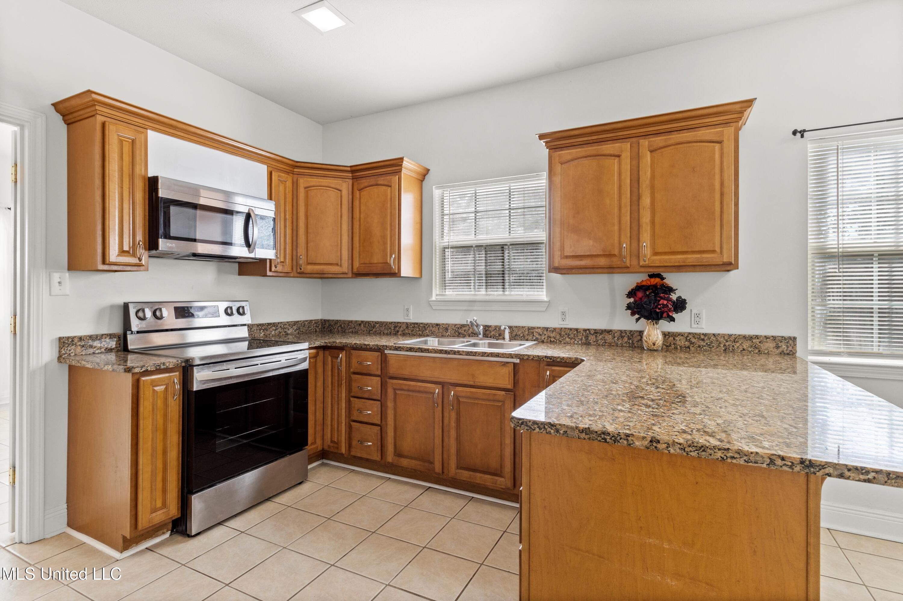 134 Ocean Wave Avenue Property Photo 4