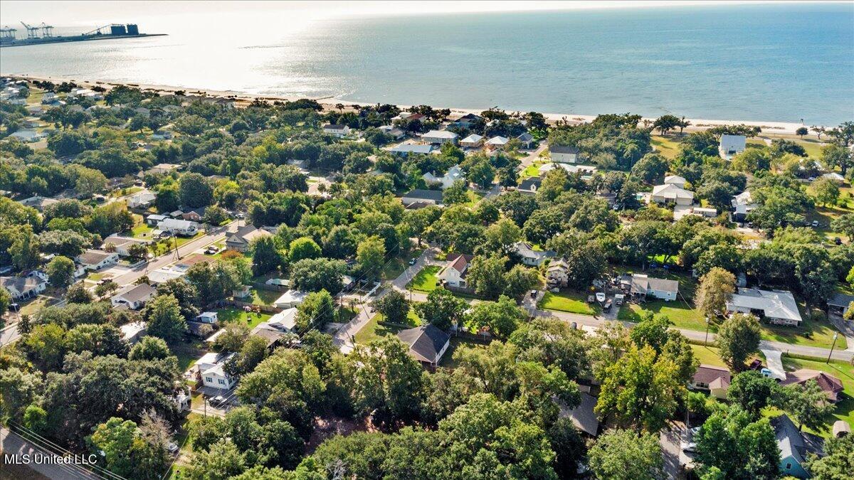 134 Ocean Wave Avenue Property Photo 6