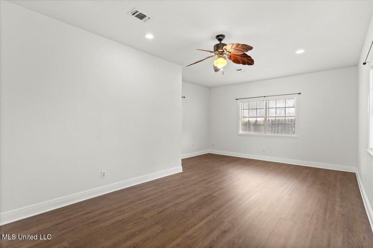 134 Ocean Wave Avenue Property Photo 9