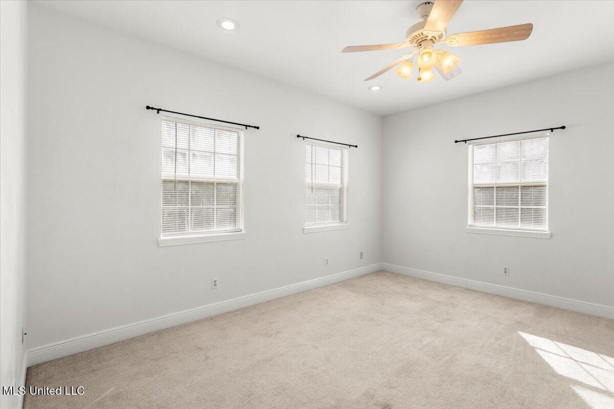 134 Ocean Wave Avenue Property Photo 26