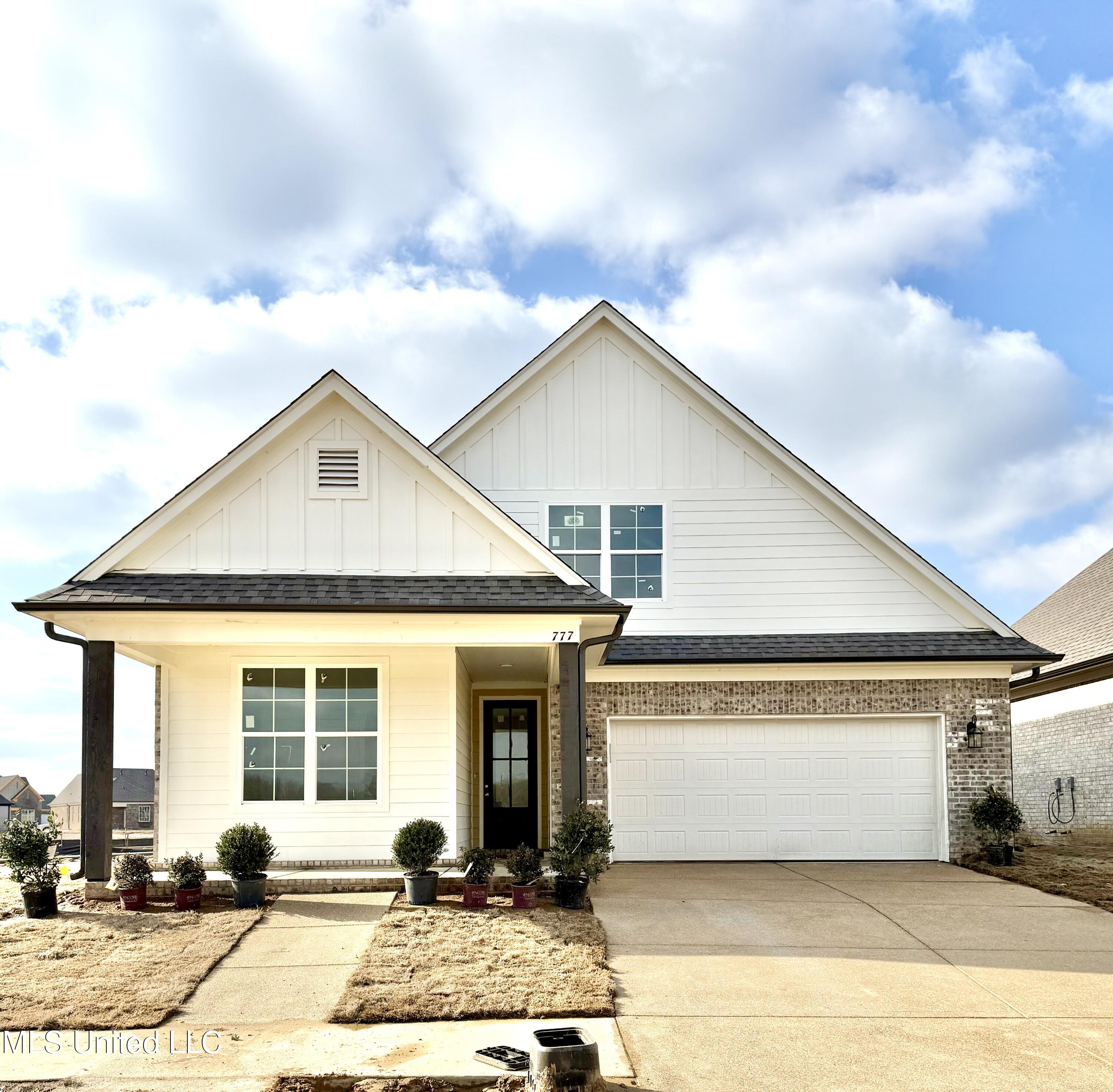 789 W Quitman Court Property Photo 1