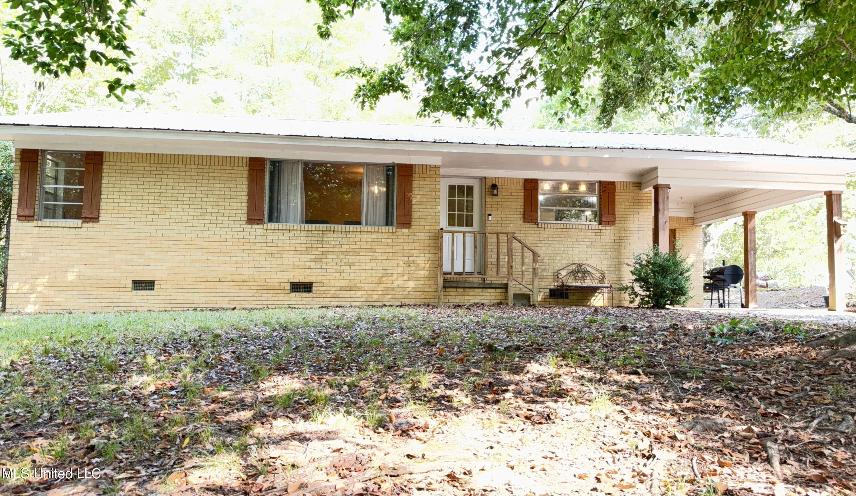 574 Highway 407 Property Photo 1