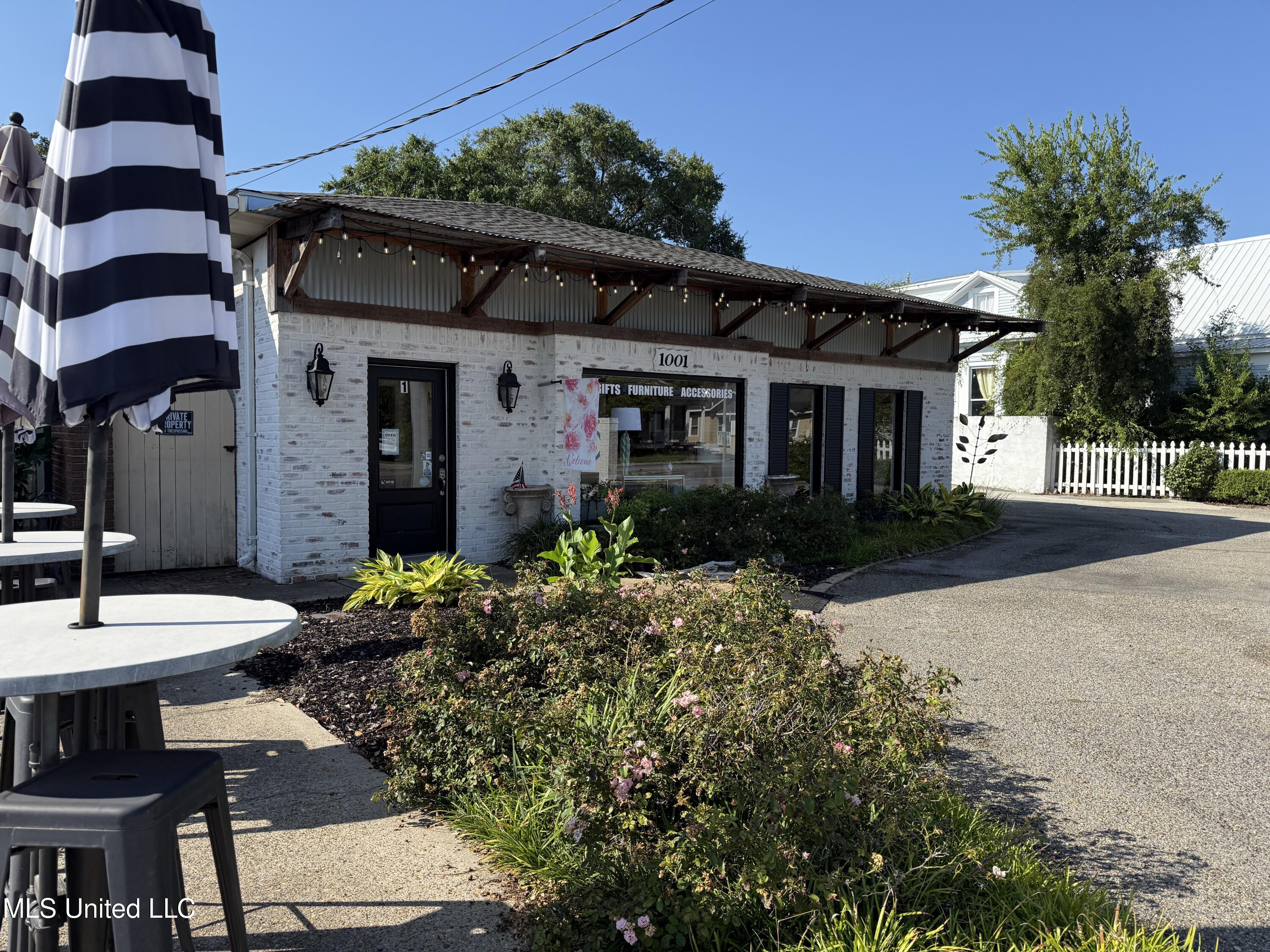 1001 W Howard Avenue Property Photo 1