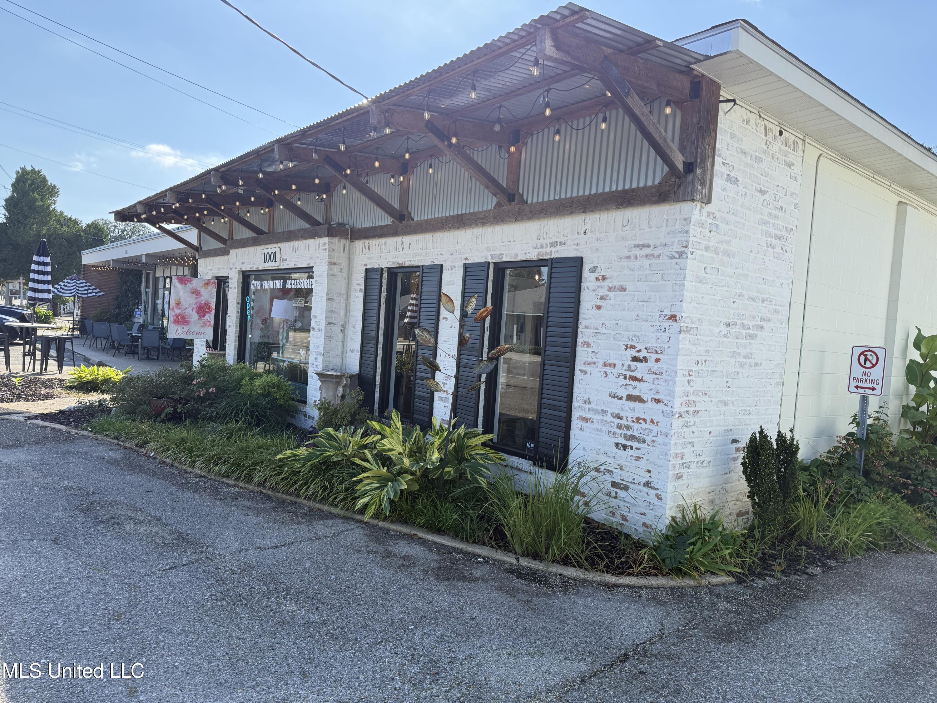 1001 W Howard Avenue Property Photo 3