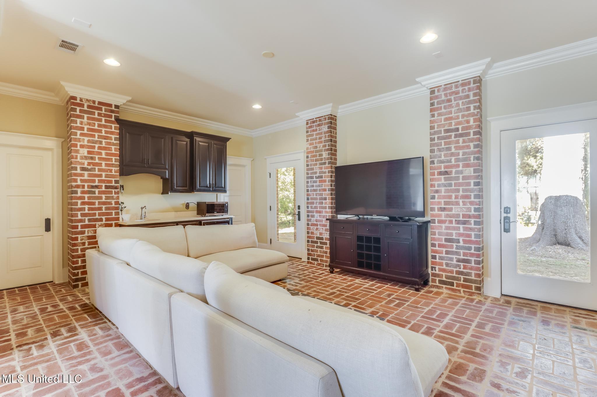 726 Wiggins Circle Property Photo 44