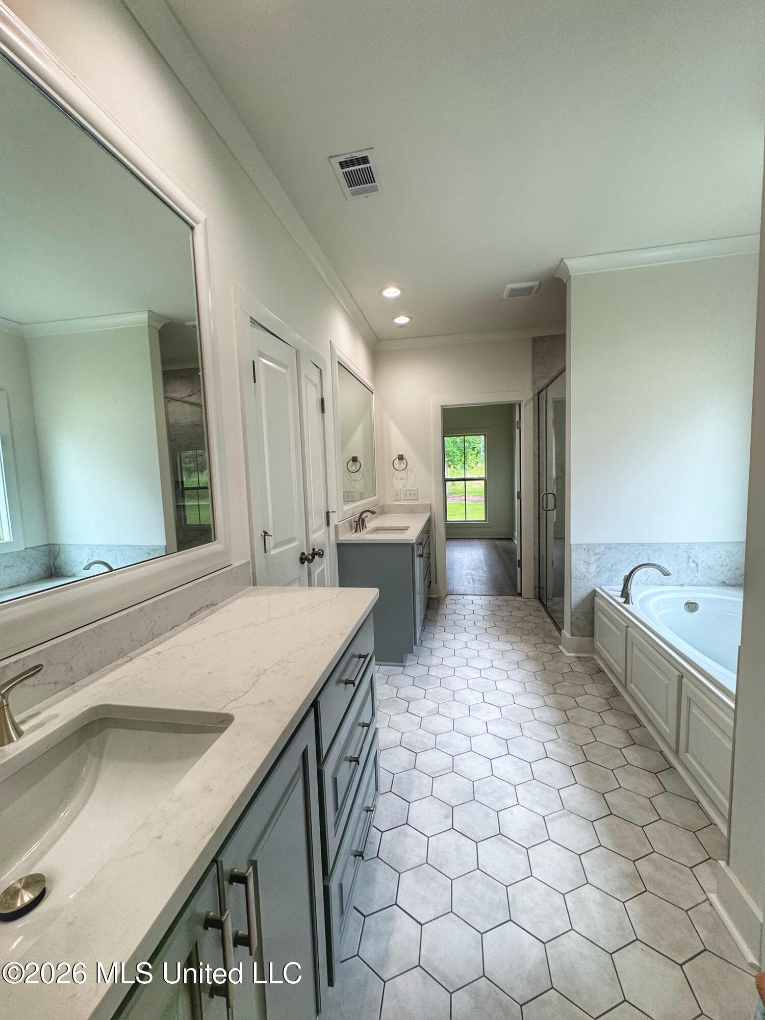 114 Grayson Way Property Photo 8