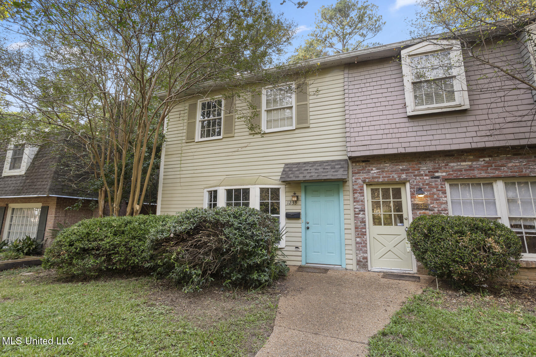 1233 Linden Place Property Photo 1