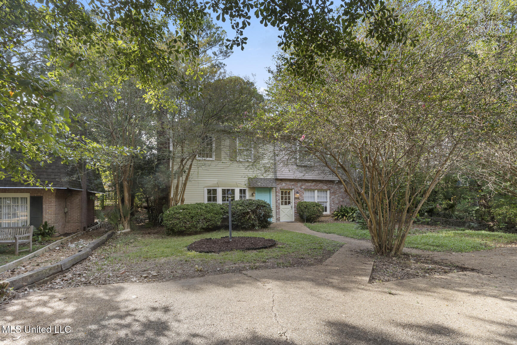 1233 Linden Place Property Photo 2