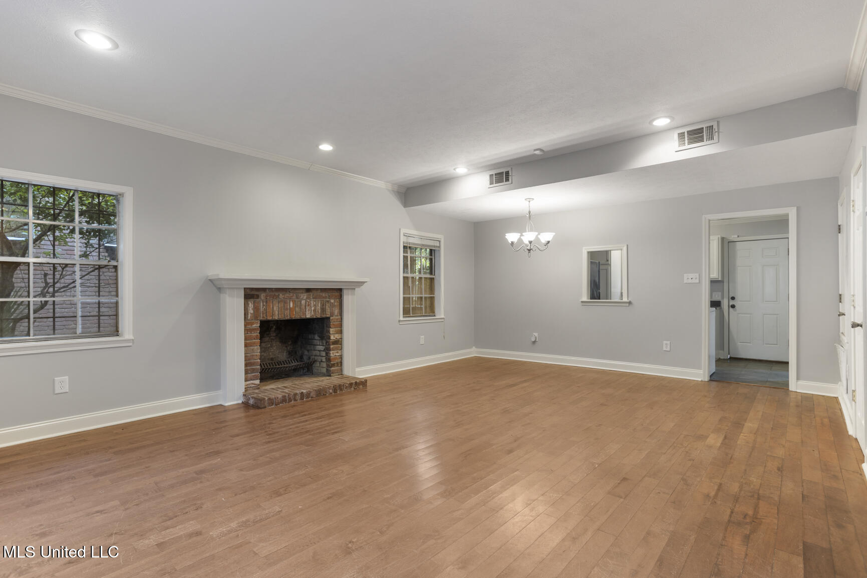 1233 Linden Place Property Photo 3