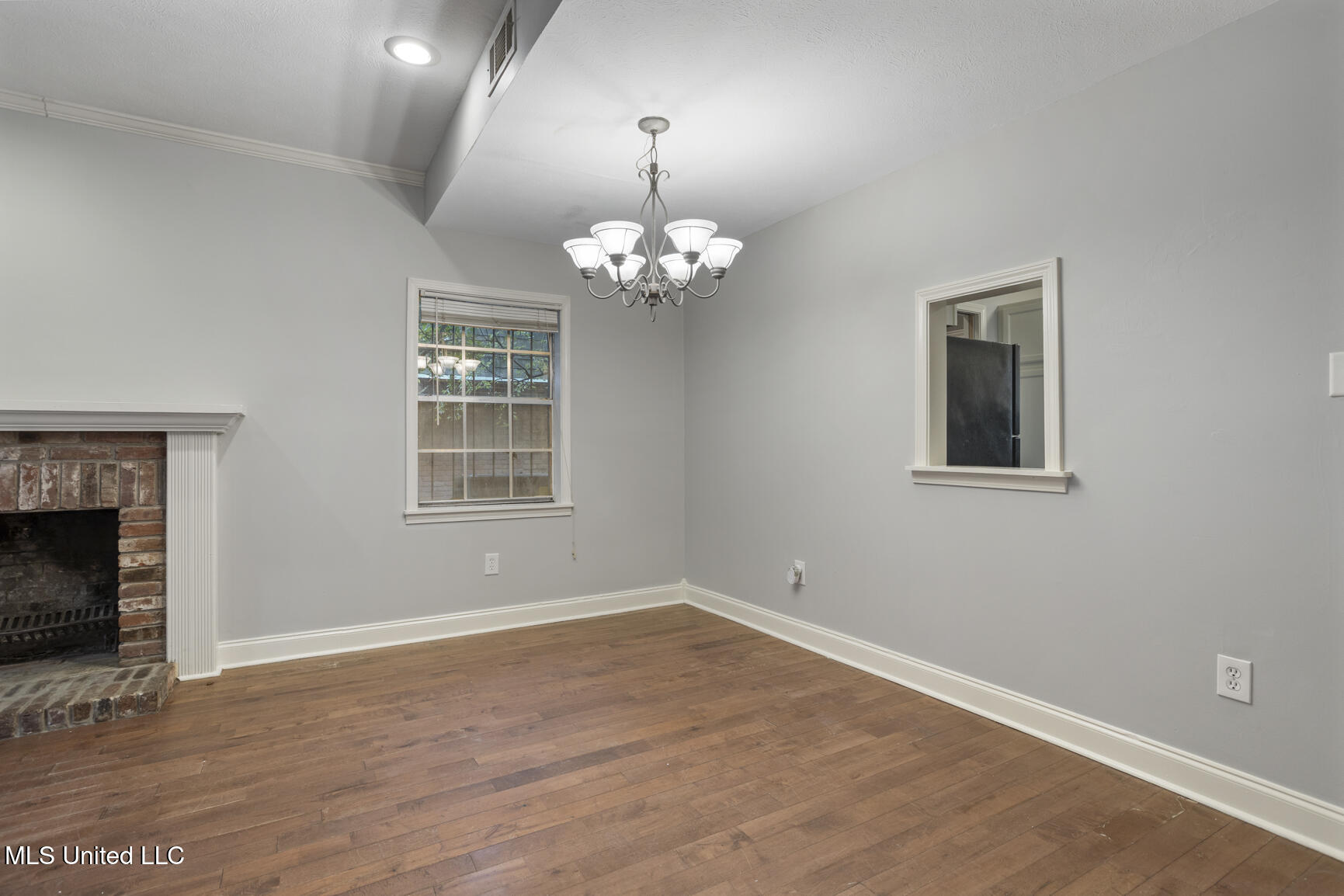 1233 Linden Place Property Photo 6