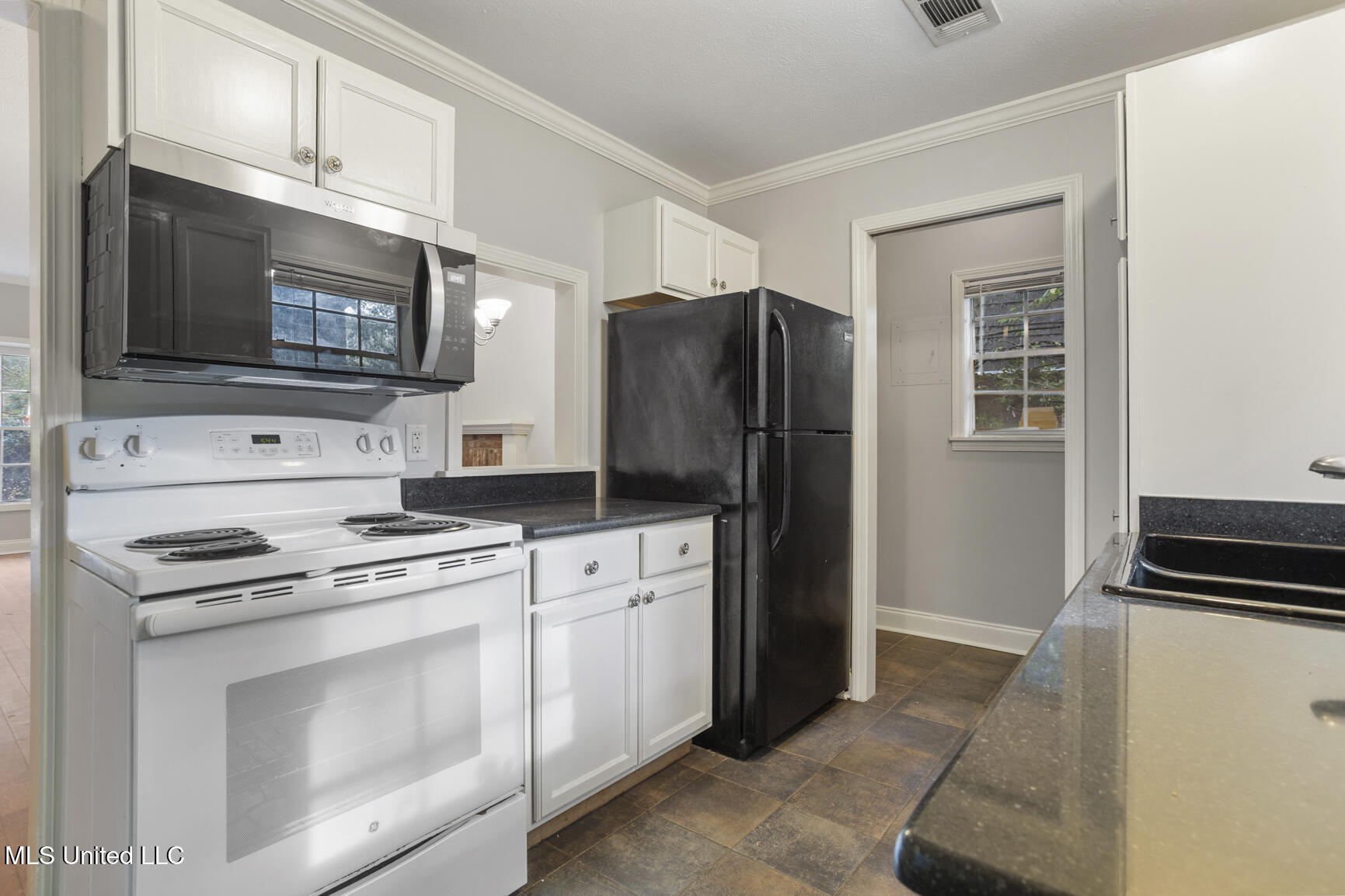 1233 Linden Place Property Photo 8