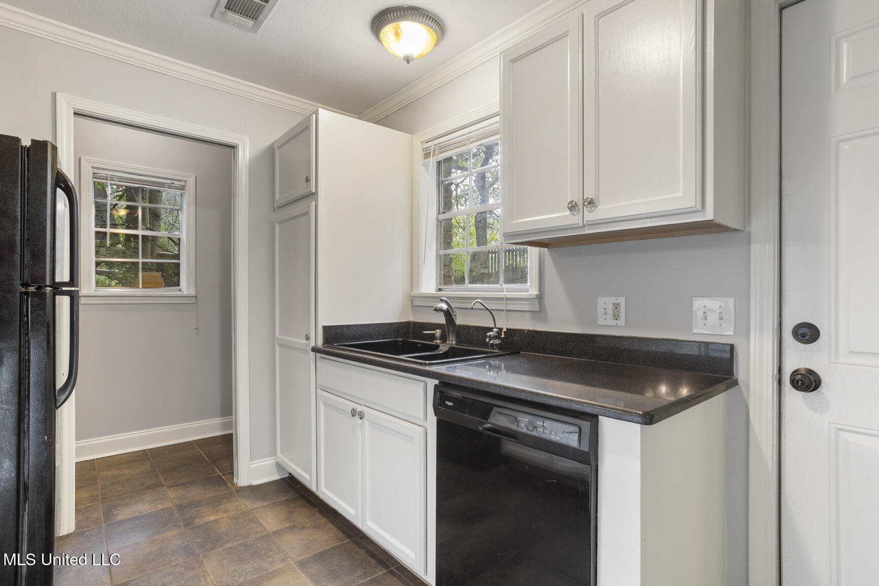 1233 Linden Place Property Photo 9