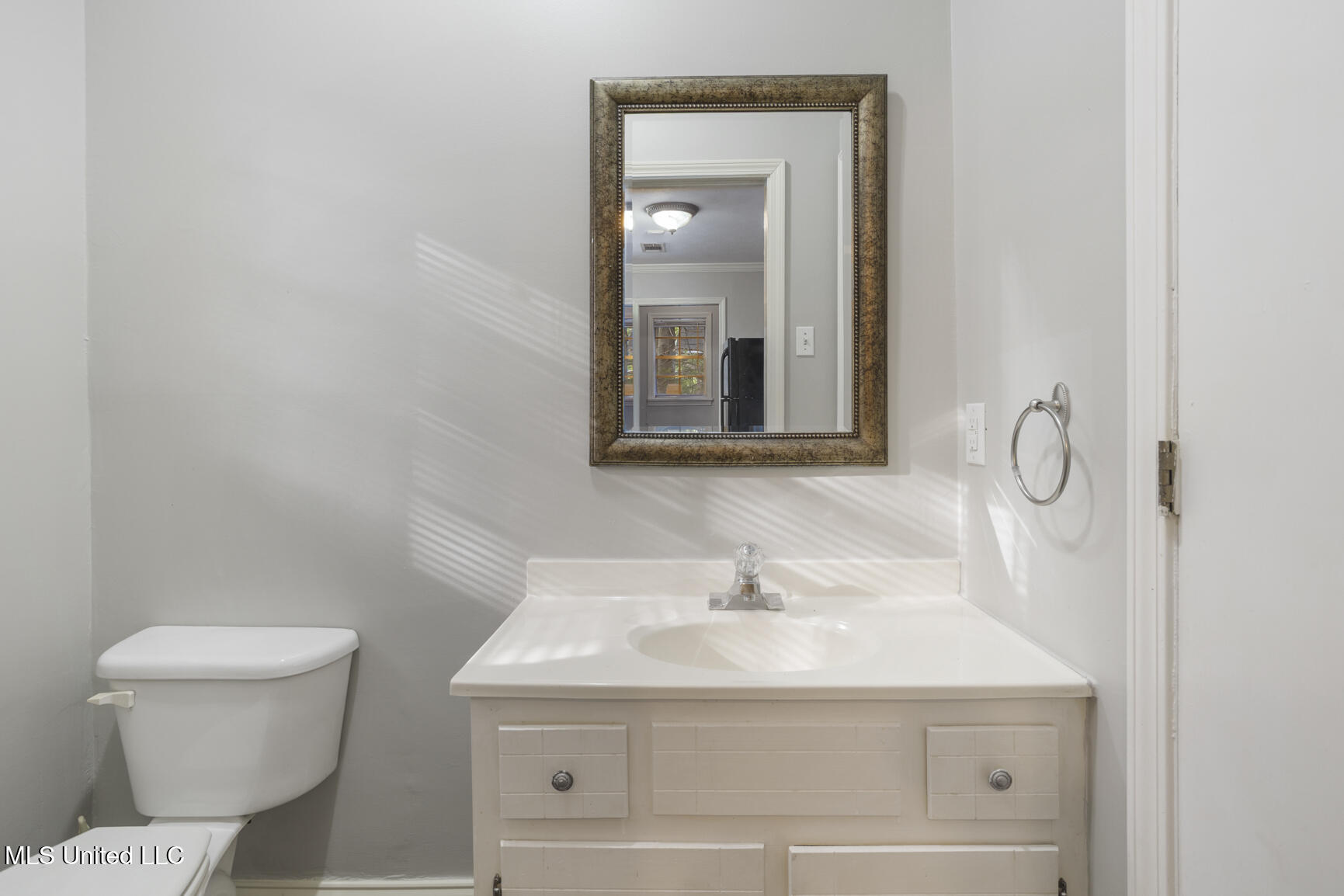 1233 Linden Place Property Photo 13