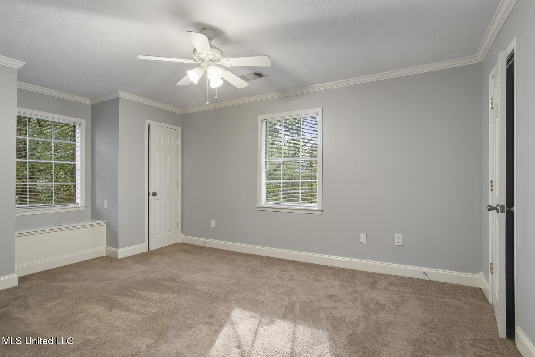 1233 Linden Place Property Photo 15