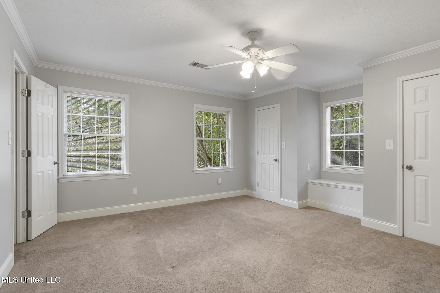 1233 Linden Place Property Photo 17