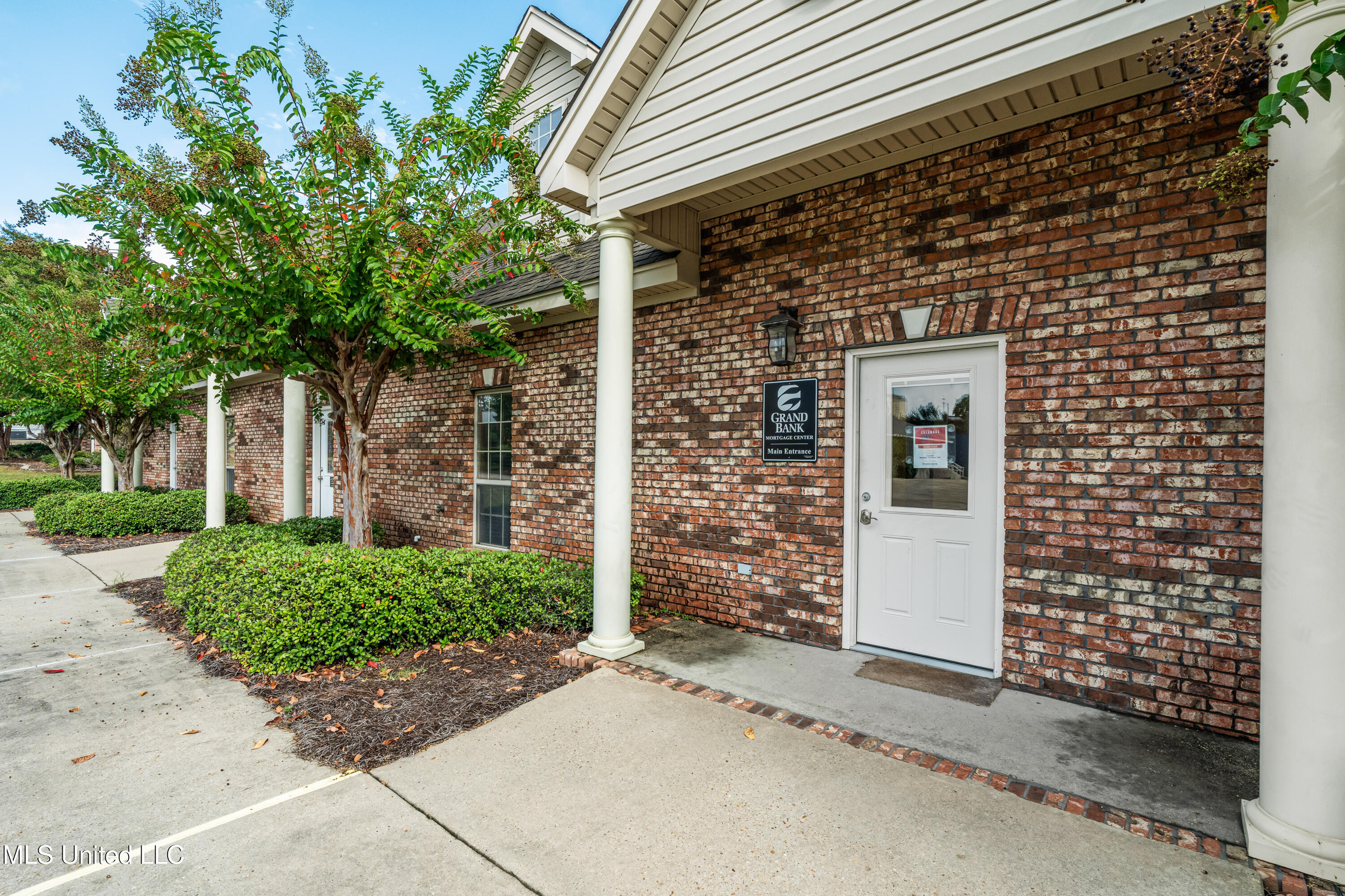 17 Plaza Drive Property Photo 6