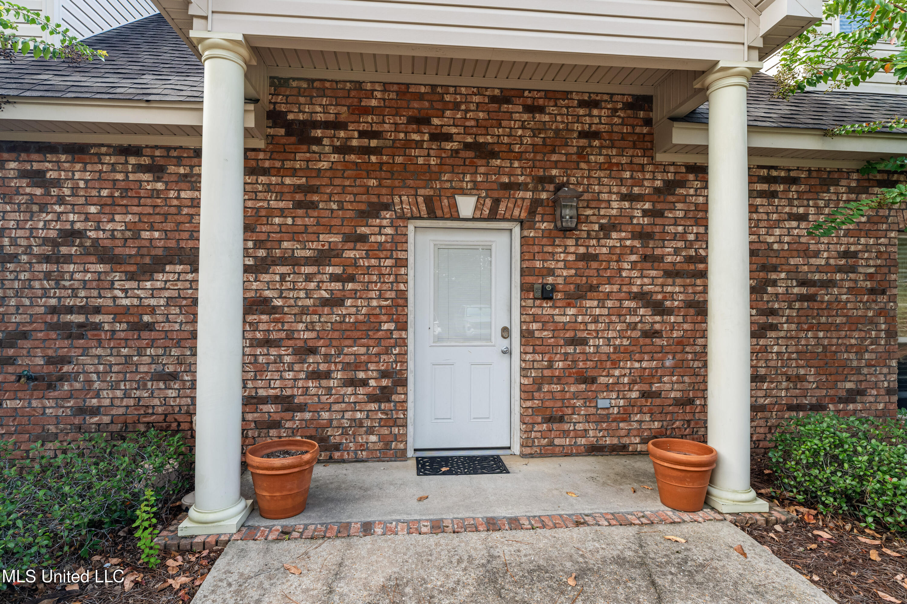 17 Plaza Drive Property Photo 8