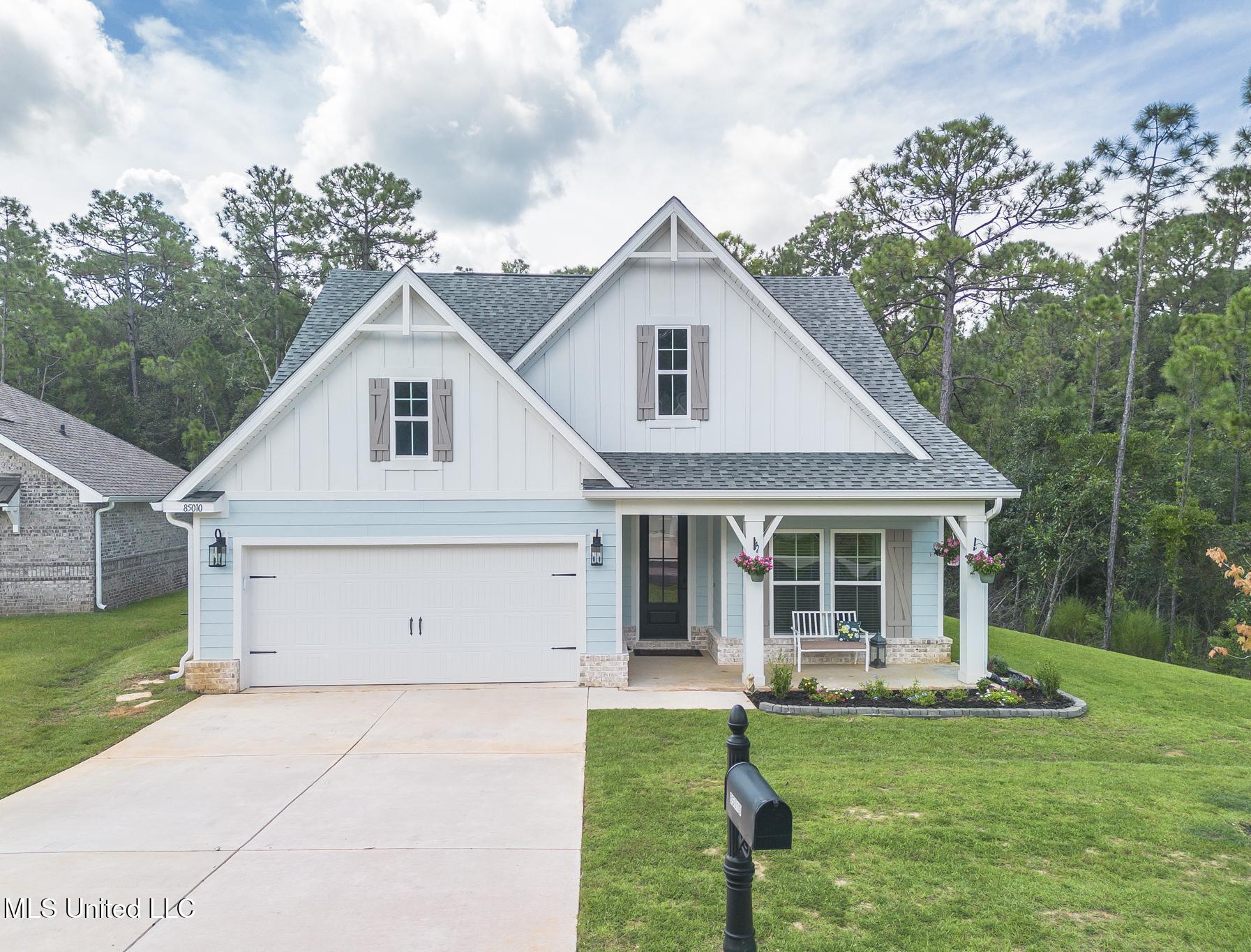 85010 Diamondhead Lakes Boulevard Property Photo 1
