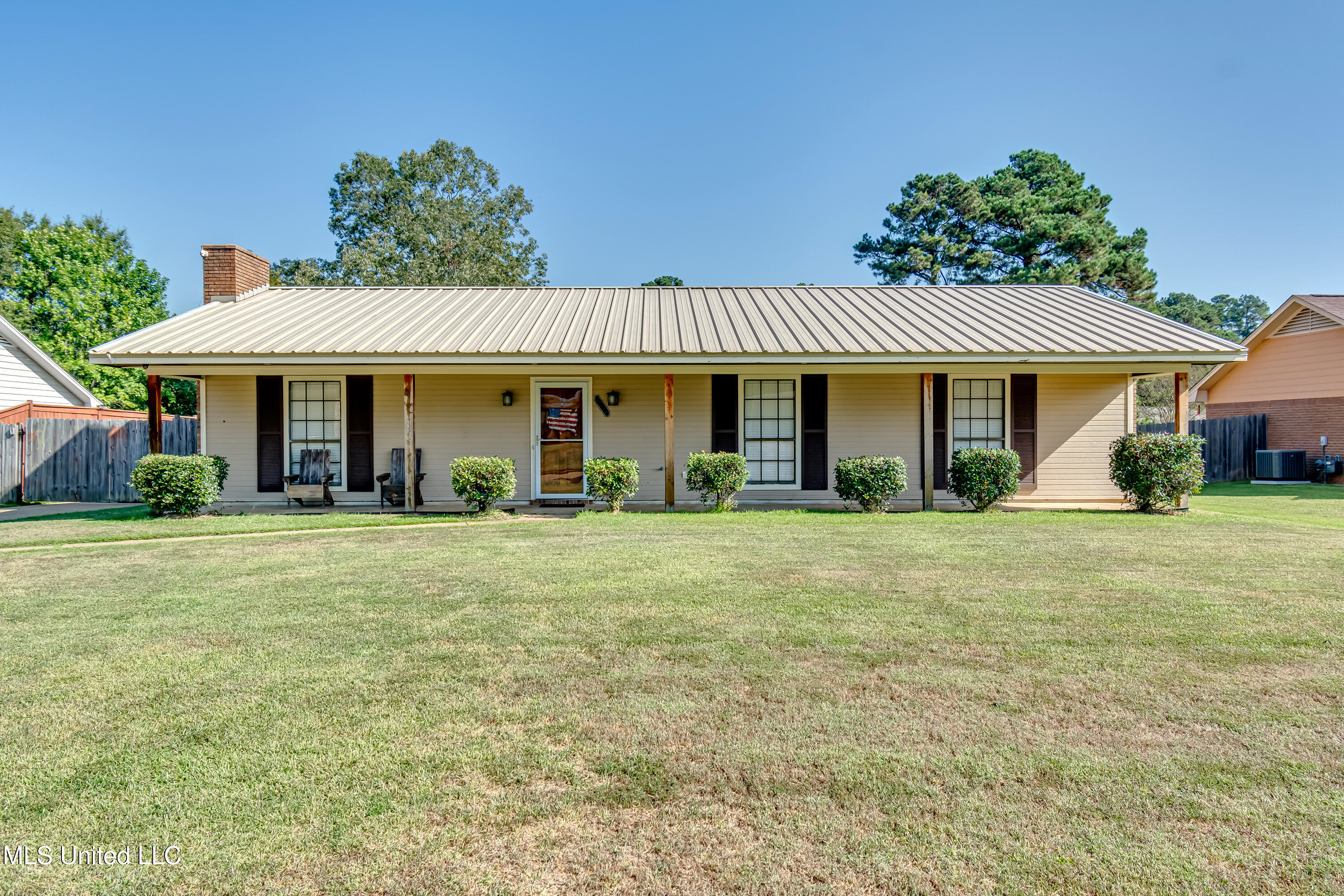 2720 N Sycamore Cove Property Photo 1