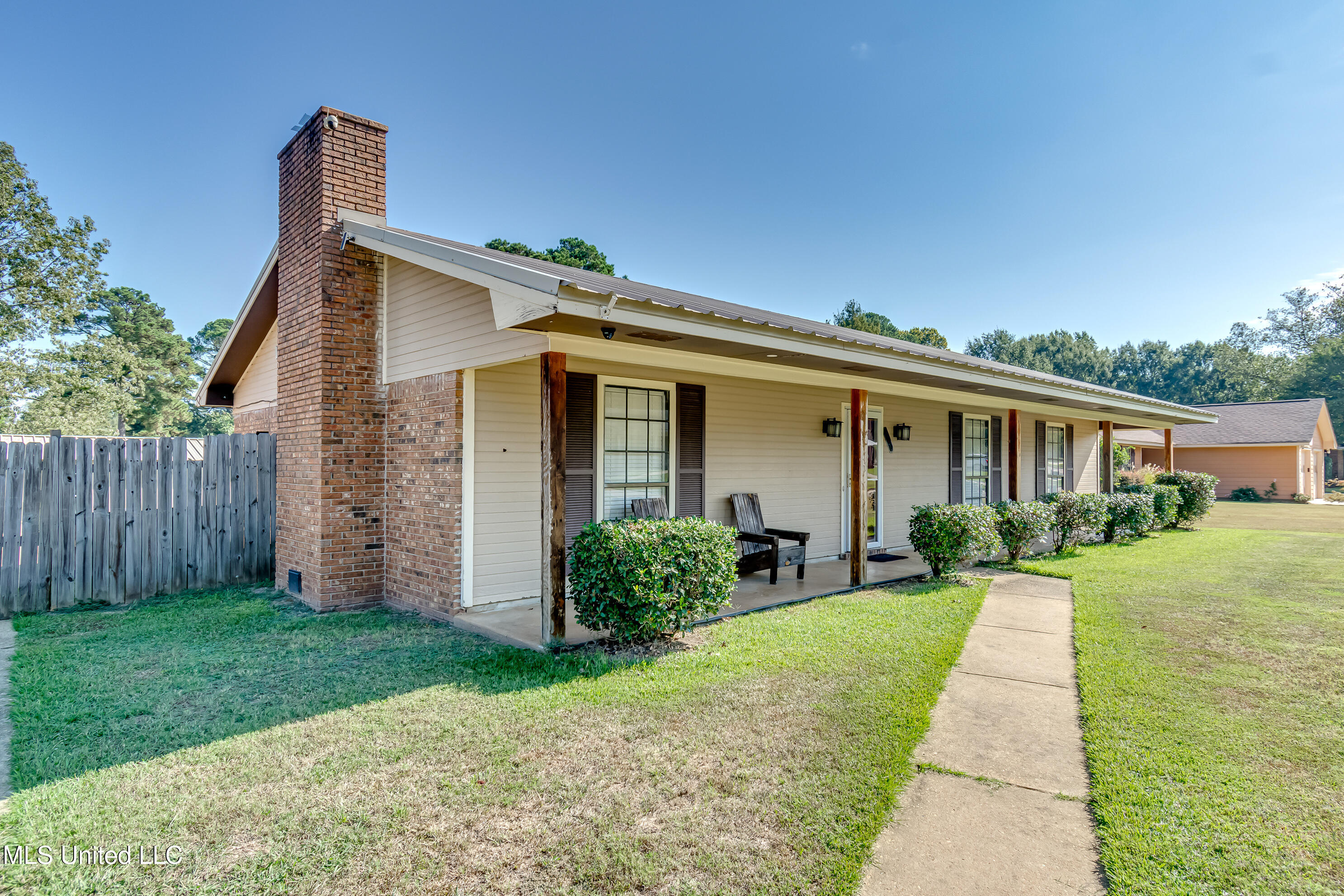 2720 N Sycamore Cove Property Photo 4