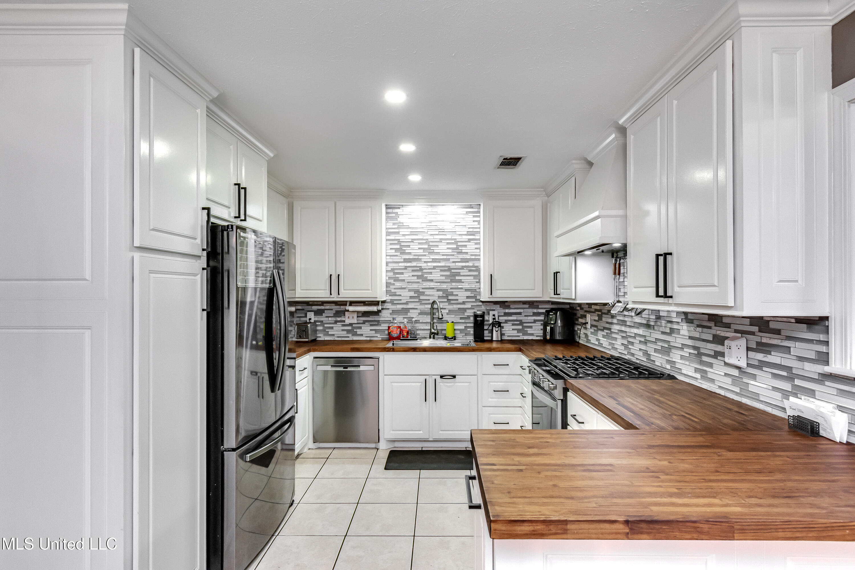 2720 N Sycamore Cove Property Photo 12