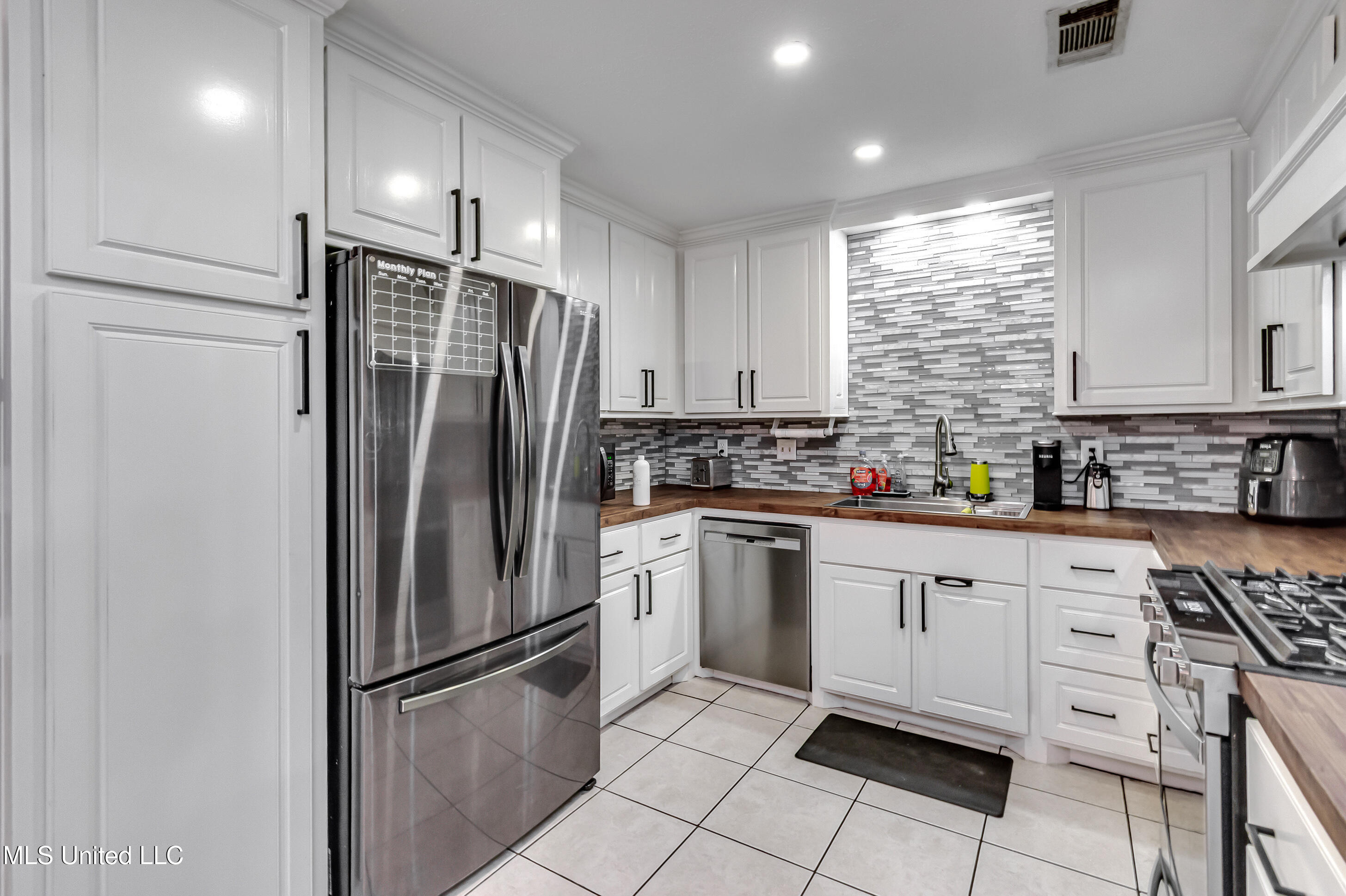 2720 N Sycamore Cove Property Photo 13