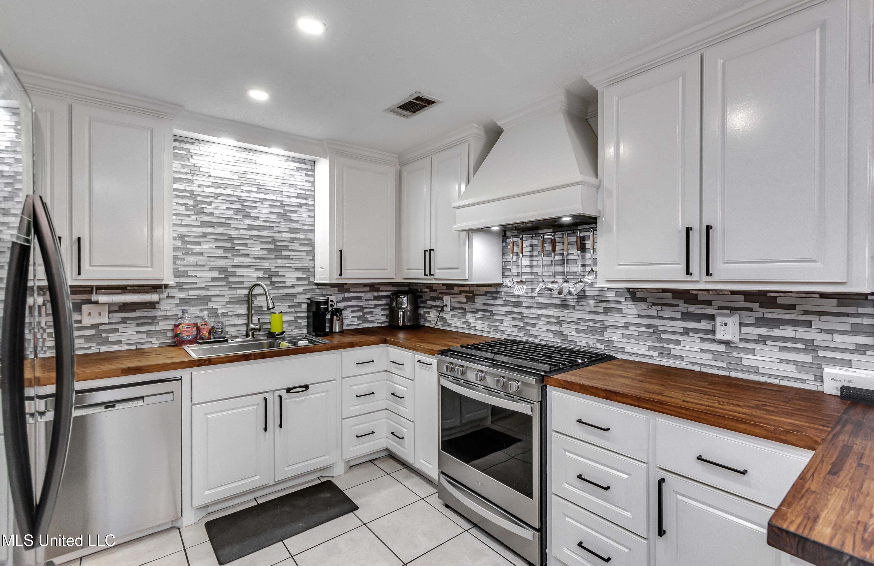 2720 N Sycamore Cove Property Photo 14