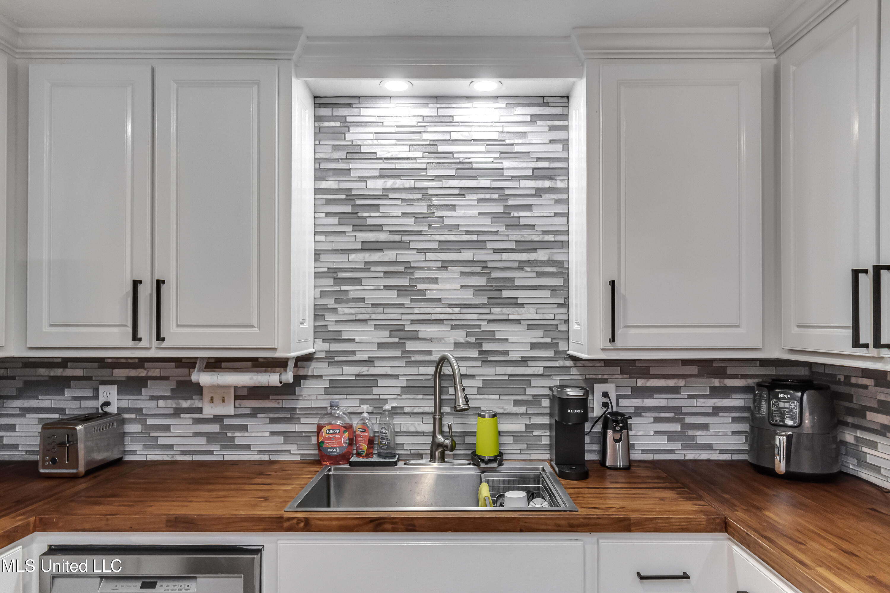 2720 N Sycamore Cove Property Photo 16