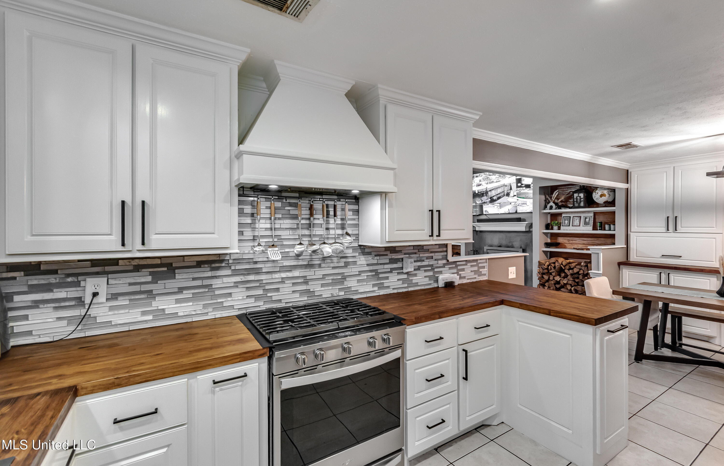 2720 N Sycamore Cove Property Photo 18