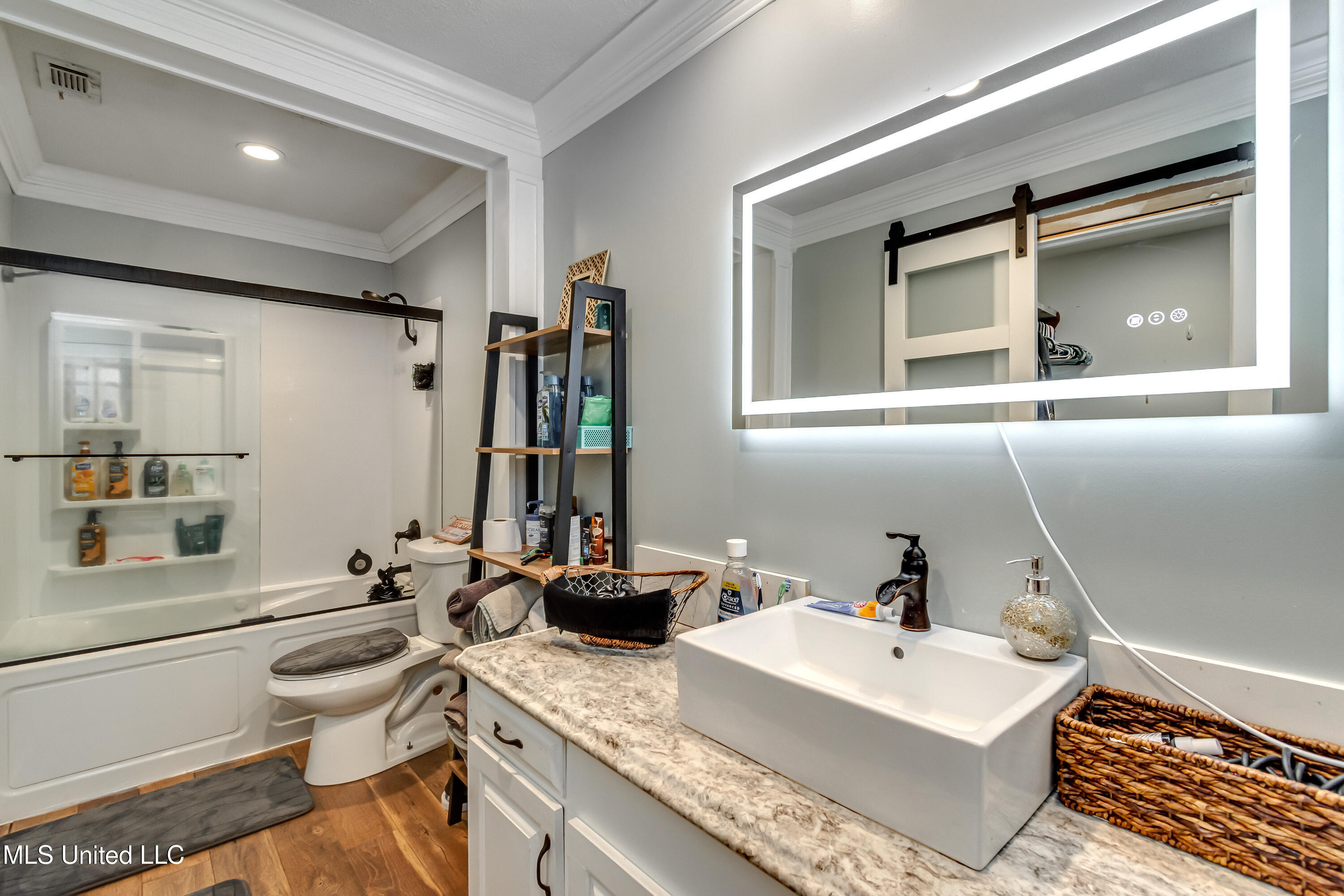 2720 N Sycamore Cove Property Photo 26