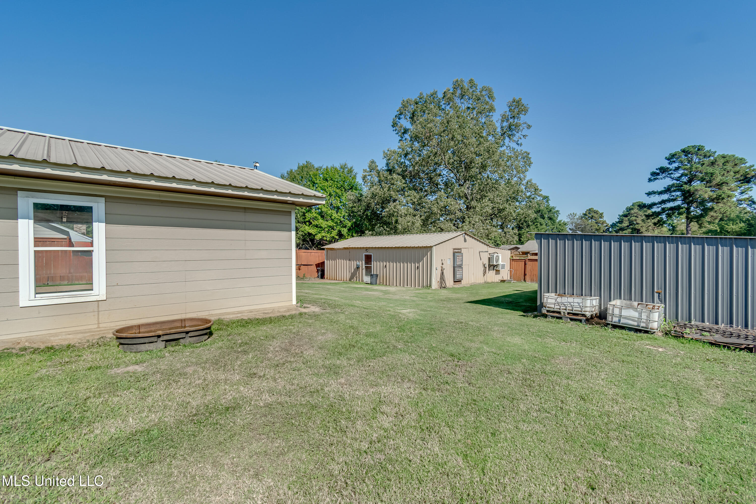 2720 N Sycamore Cove Property Photo 29