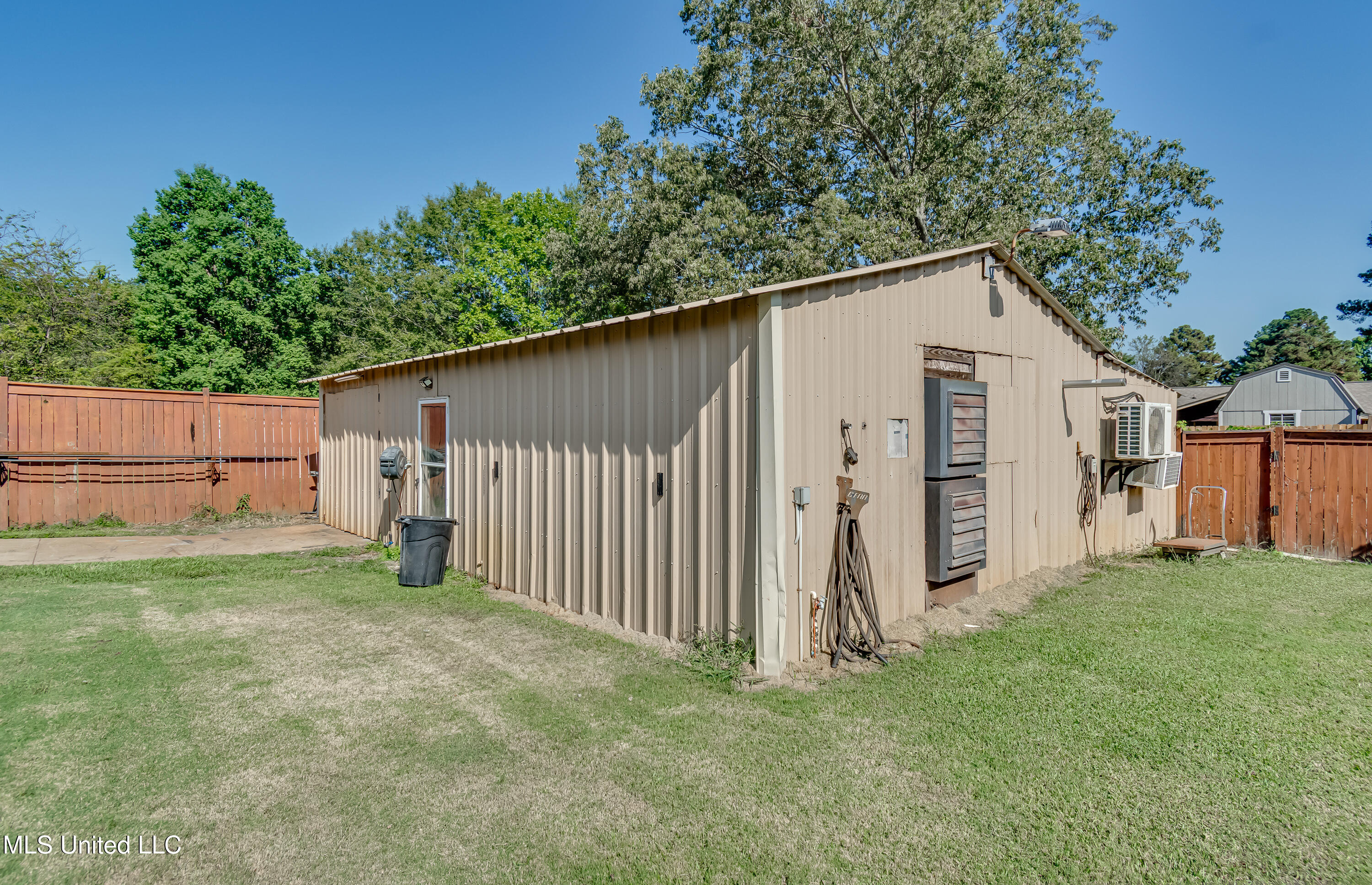 2720 N Sycamore Cove Property Photo 30