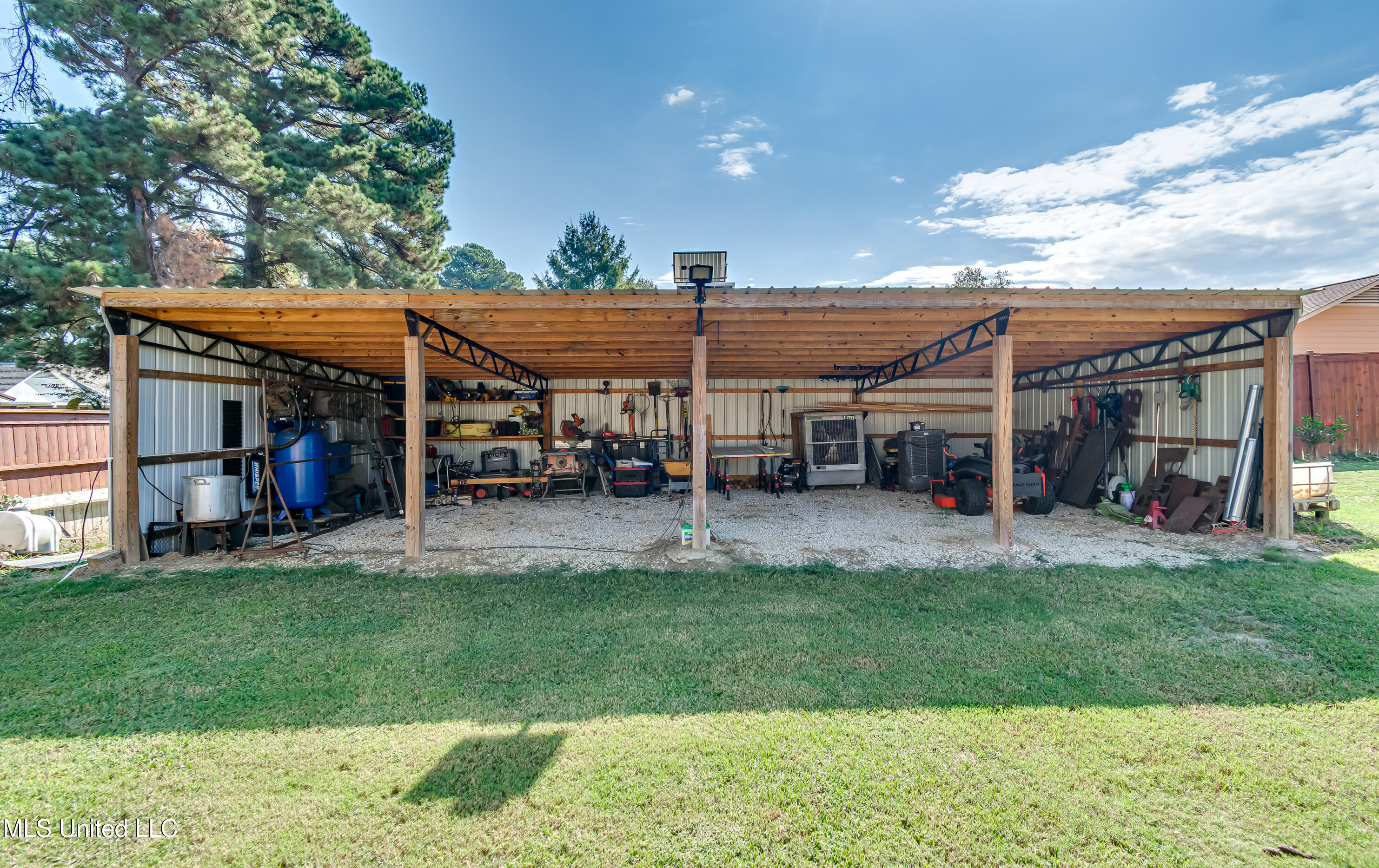 2720 N Sycamore Cove Property Photo 31