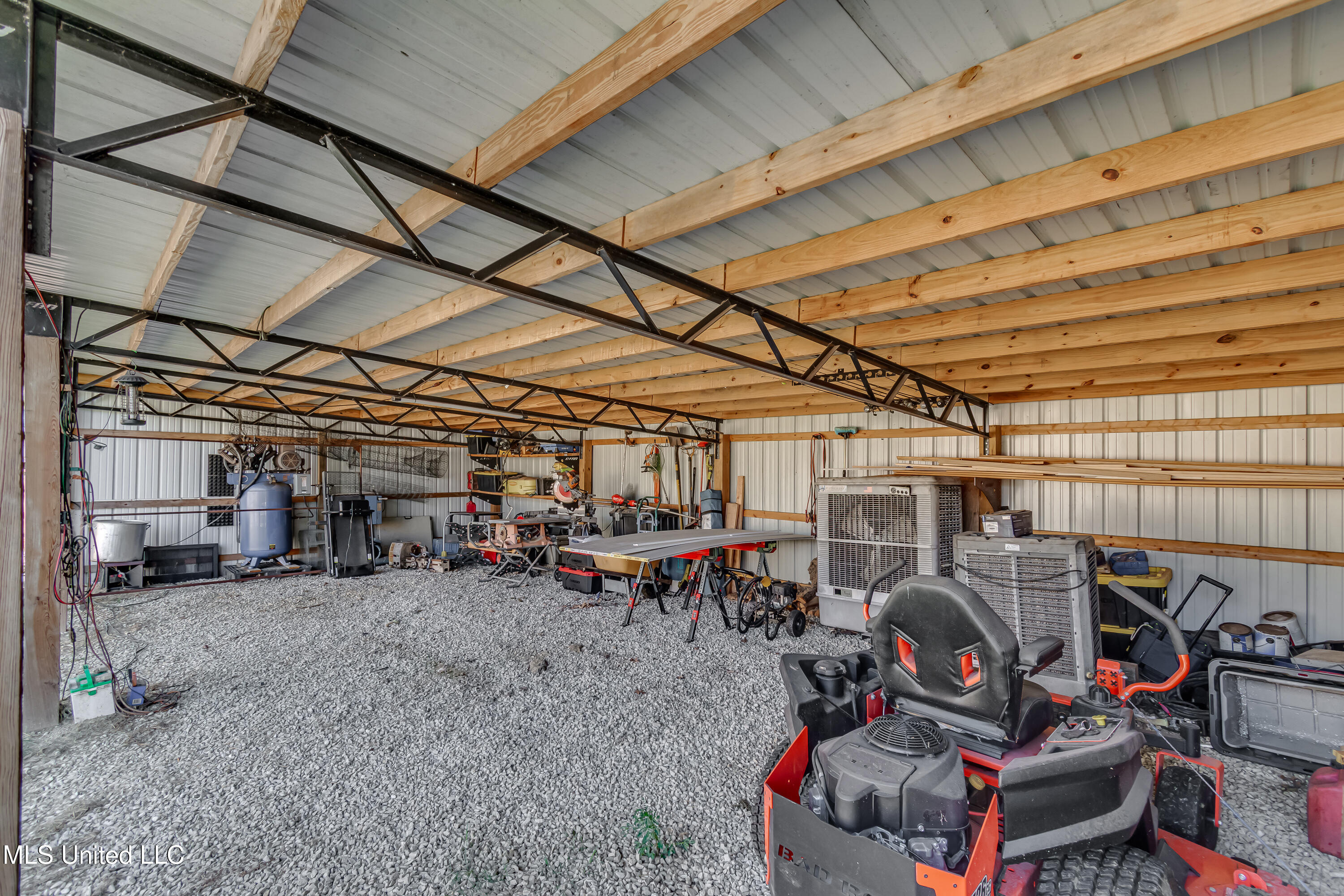 2720 N Sycamore Cove Property Photo 32