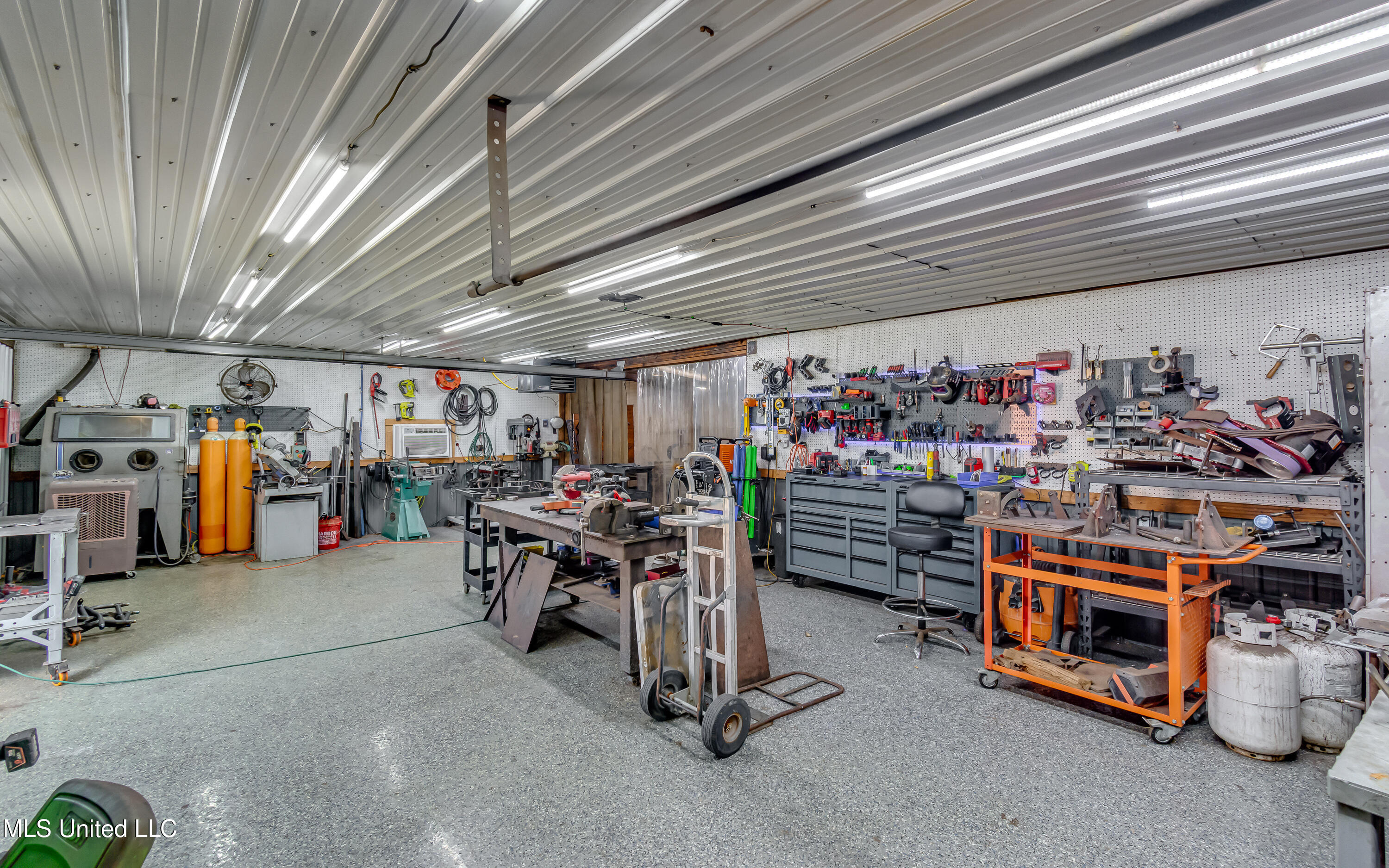 2720 N Sycamore Cove Property Photo 33