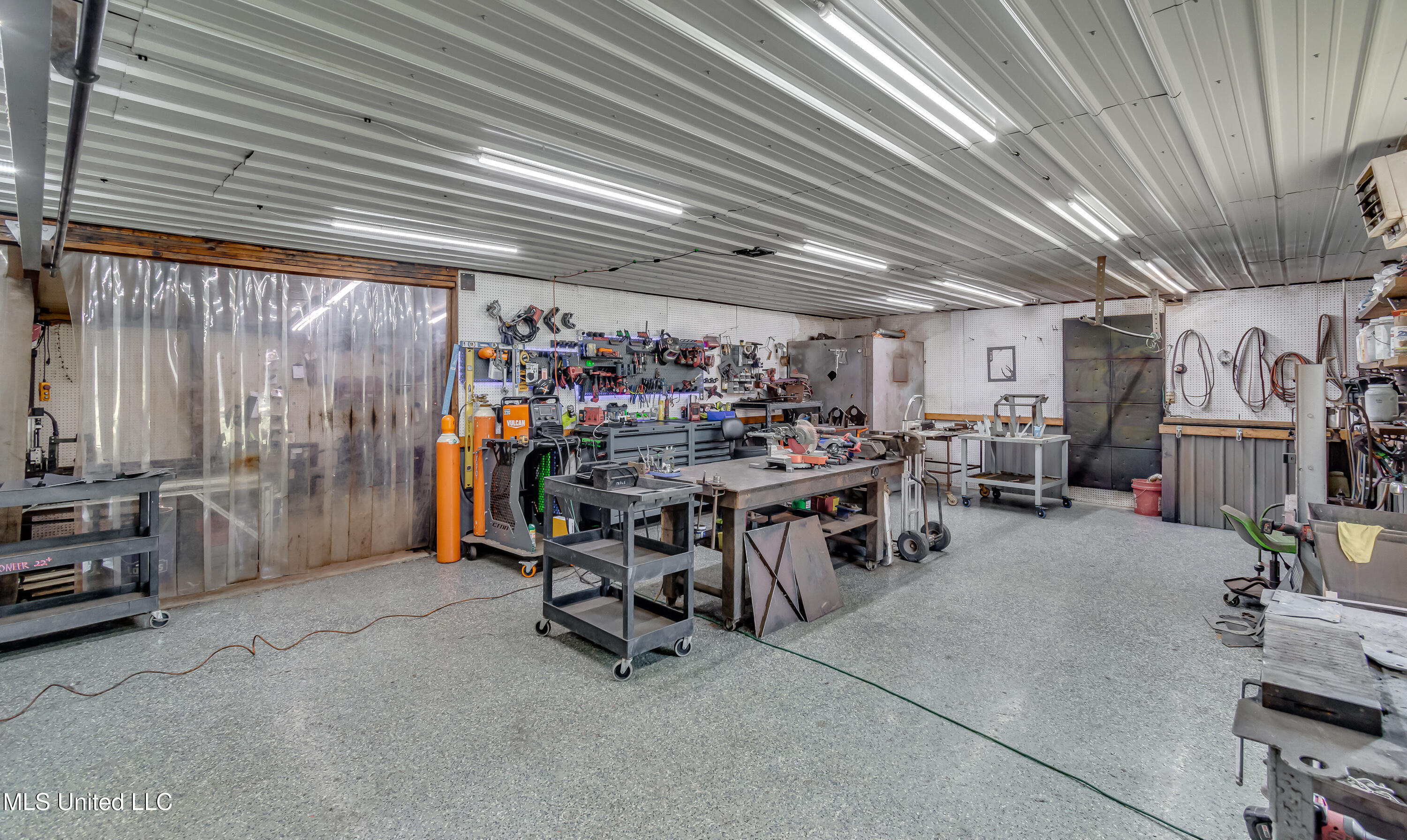 2720 N Sycamore Cove Property Photo 34